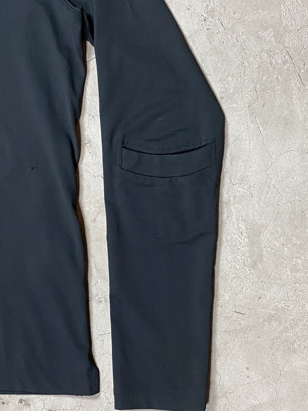 Helmut Lang Helmut Lang OG Era Elbow Pocket Tech LongSleeve Size US M / EU 48-50 / 2 - 3 Thumbnail