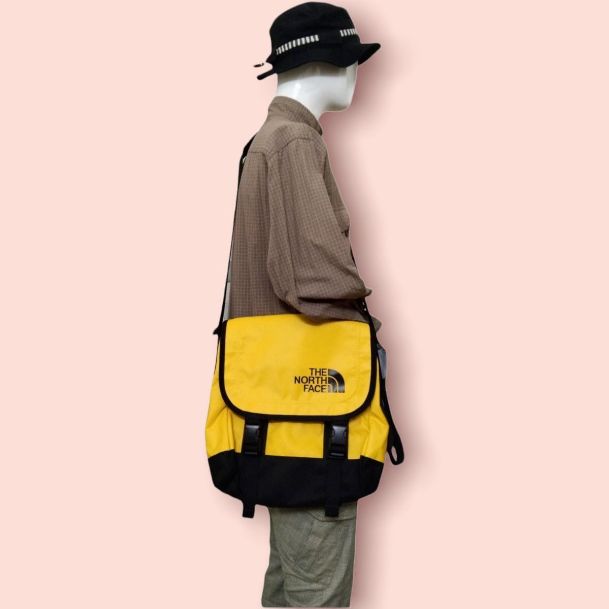 THE NORTH FACE WATERPROOF MESSENGER
