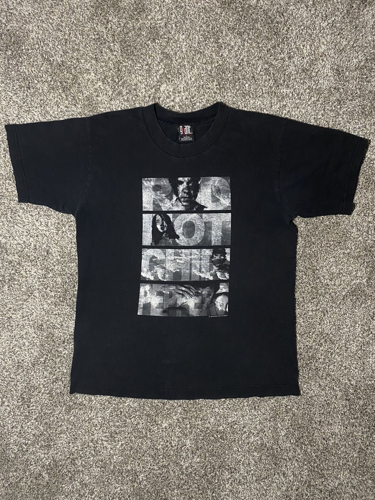 Band Tees 1999 Vintage Red Hot Chili Peppers GIANTS tag Tee sz L Size US L / EU 52-54 / 3 - 5 Thumbnail