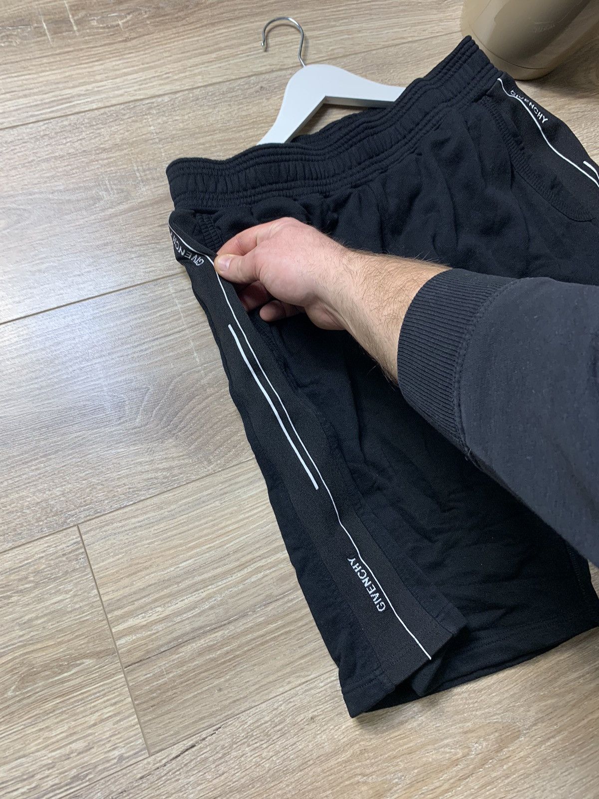 Givenchy GIVENCHY BAND DETAIL SWEAT SHORT Size US 36 / EU 52 - 3 Thumbnail