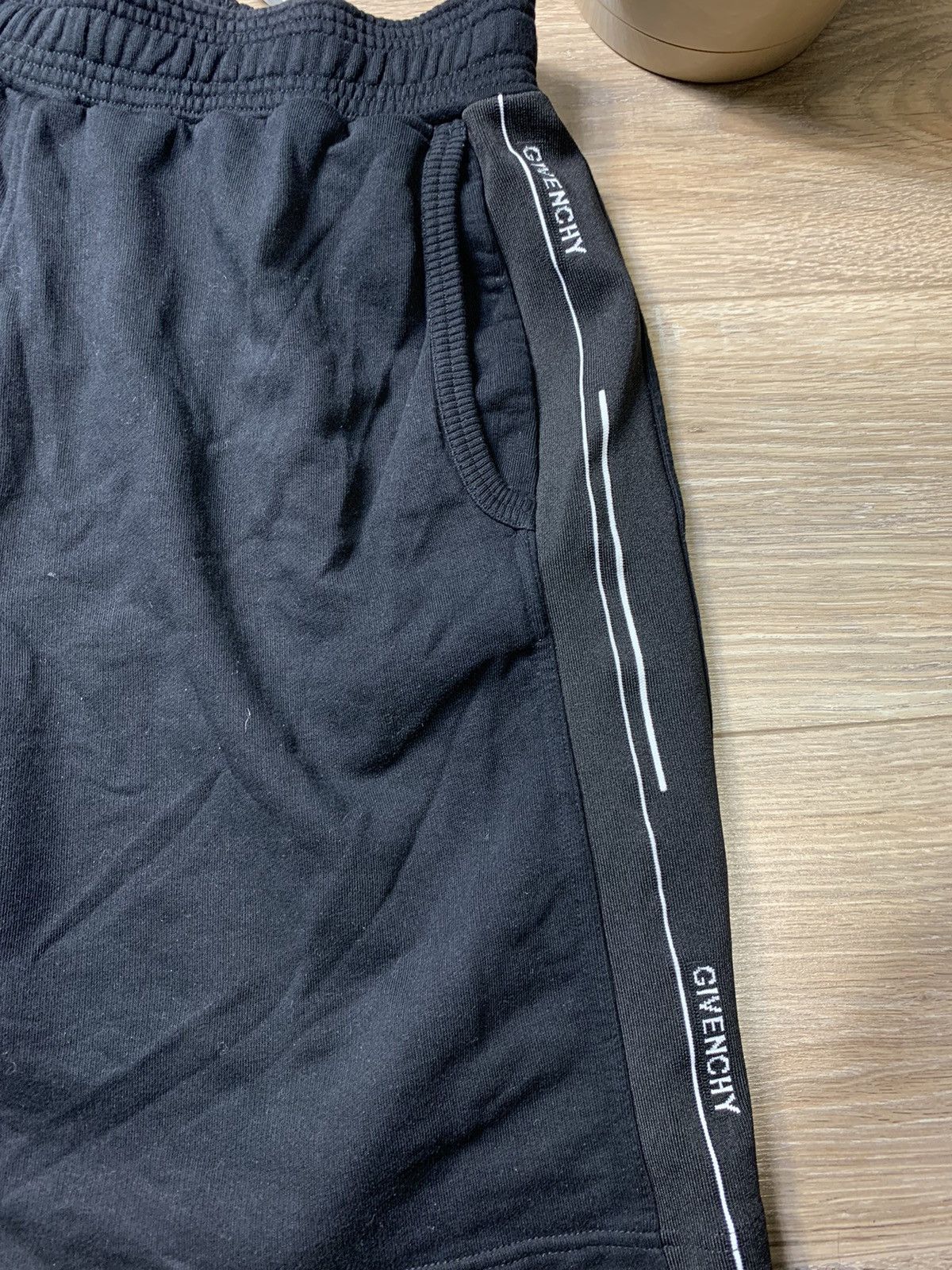 Givenchy GIVENCHY BAND DETAIL SWEAT SHORT Size US 36 / EU 52 - 2 Thumbnail