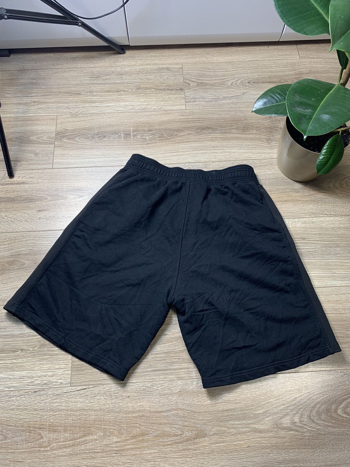 Givenchy GIVENCHY BAND DETAIL SWEAT SHORT Size US 36 / EU 52 - 11 Thumbnail
