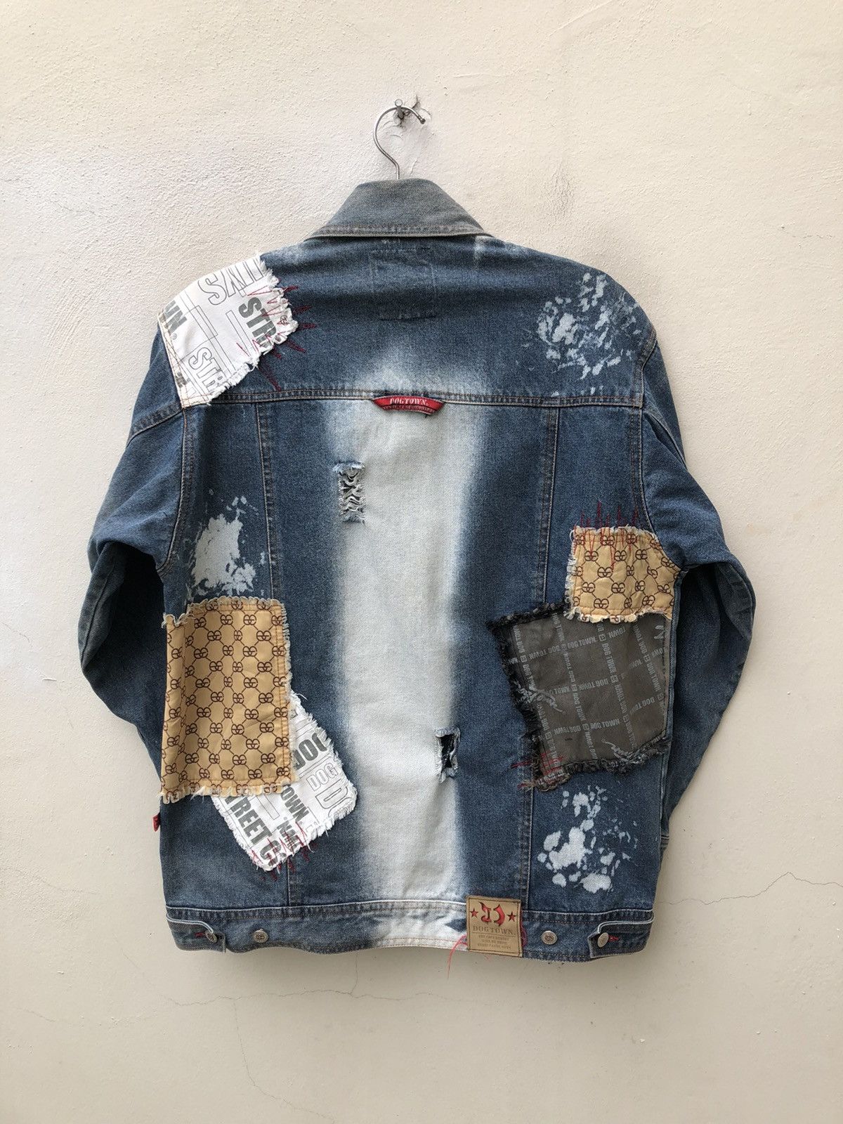 Dogtown Vintage Dog Town Distress Patchwork Oversized Denim Jacket Size US L / EU 52-54 / 3 - 13 Thumbnail