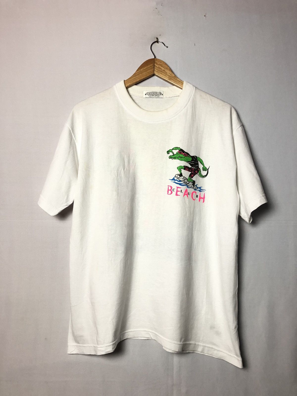 Life's a Beach Vintage beach club 🏝 t shirt nice design Size US L / EU 52-54 / 3 - 2 Thumbnail