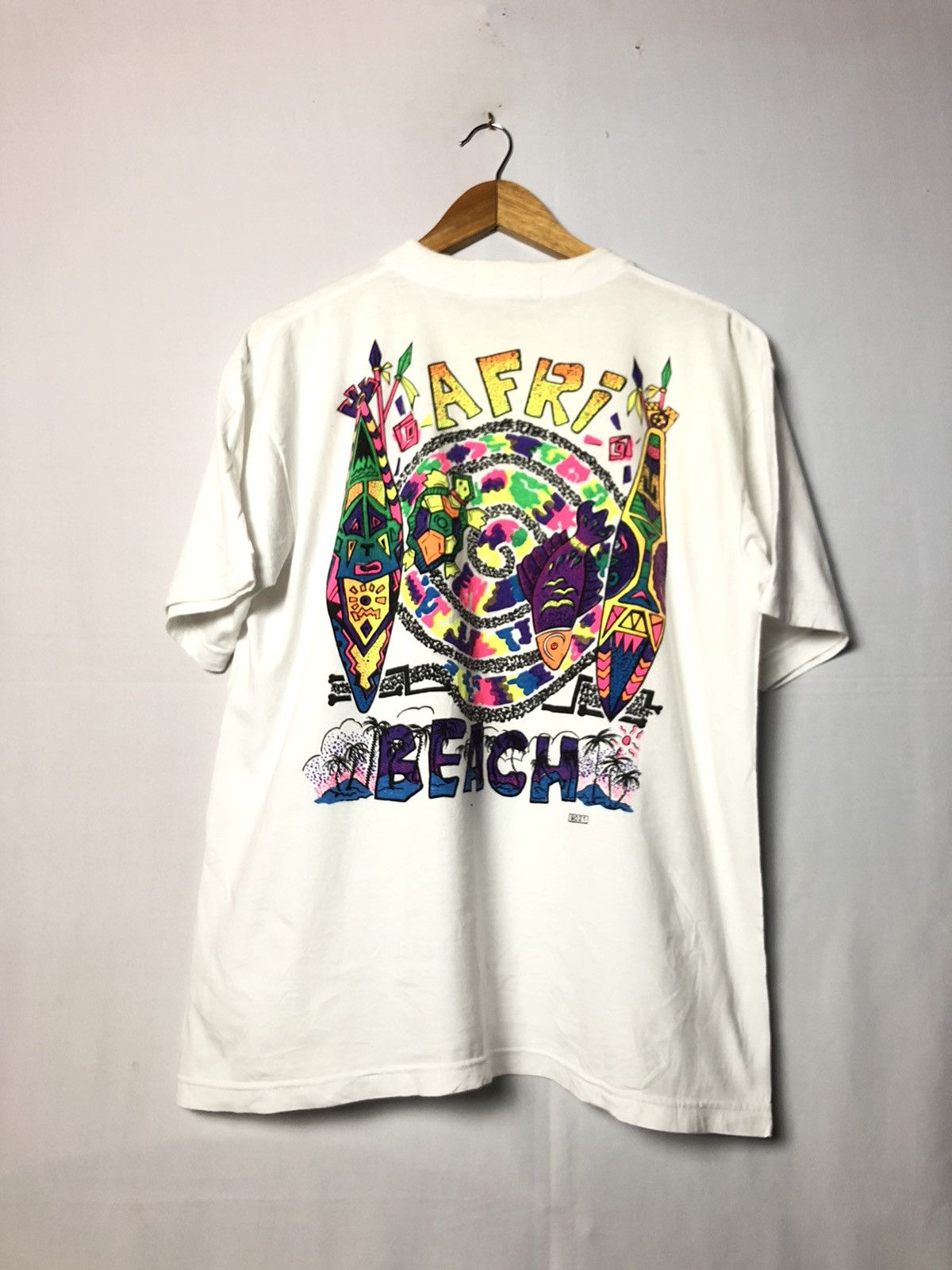 Life's a Beach Vintage beach club 🏝 t shirt nice design Size US L / EU 52-54 / 3 - 1 Thumbnail