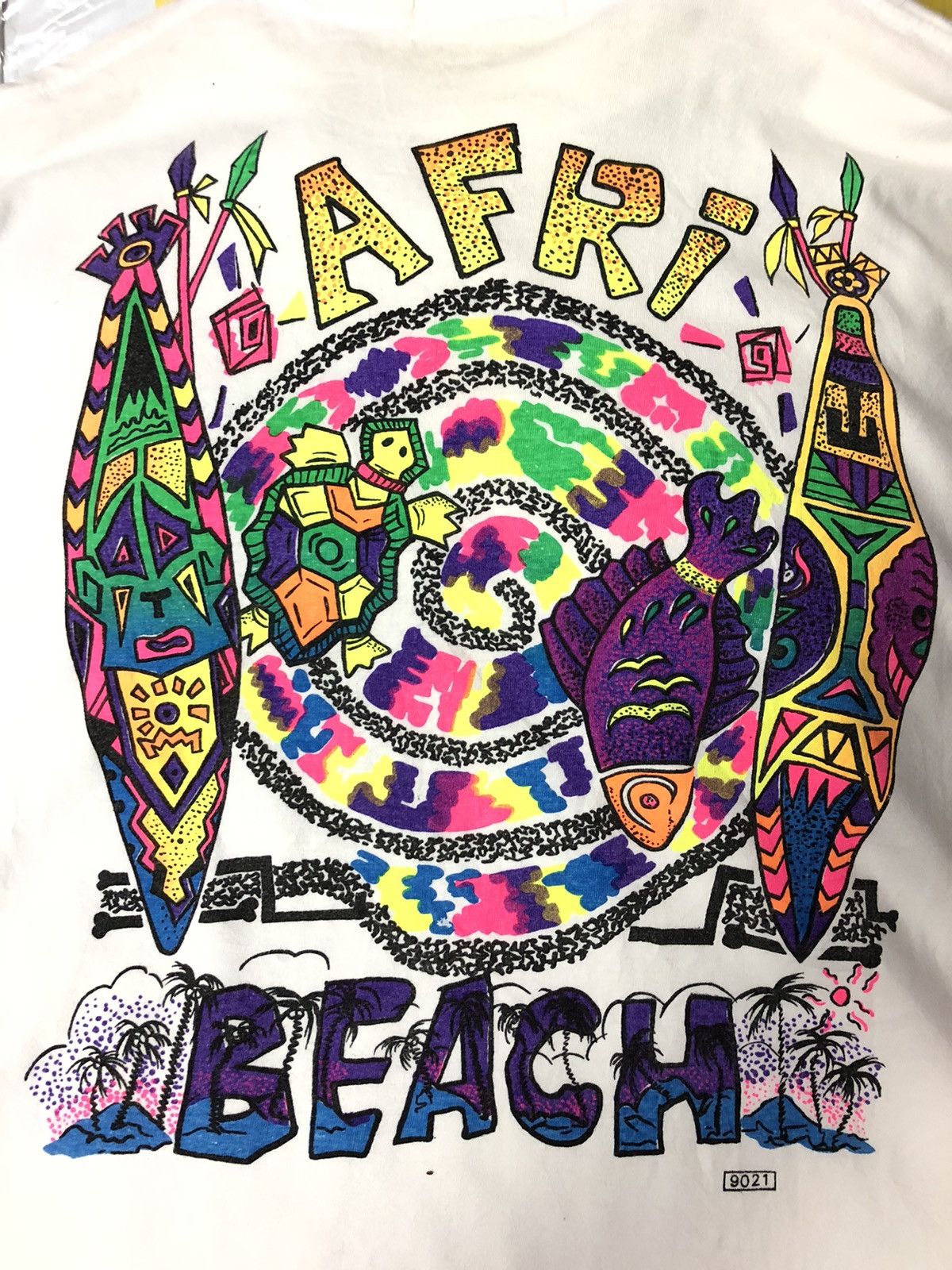 Life's a Beach Vintage beach club 🏝 t shirt nice design Size US L / EU 52-54 / 3 - 6 Thumbnail