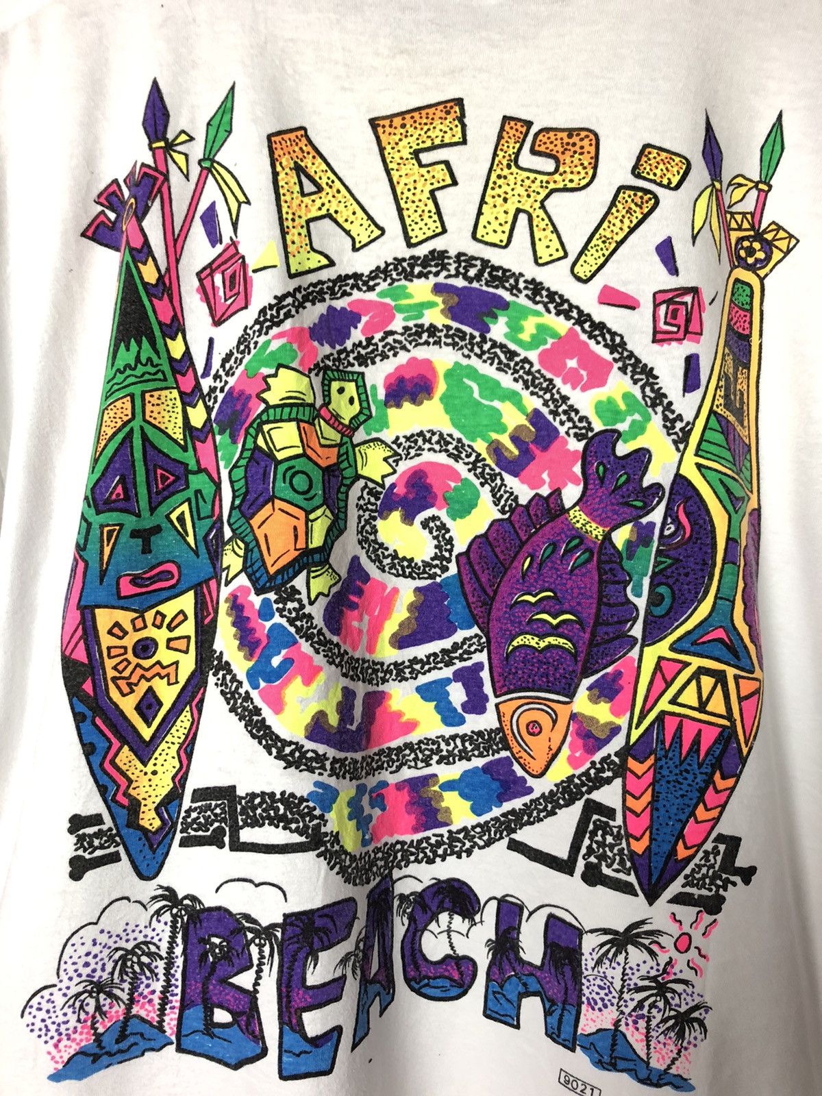 Life's a Beach Vintage beach club 🏝 t shirt nice design Size US L / EU 52-54 / 3 - 4 Thumbnail