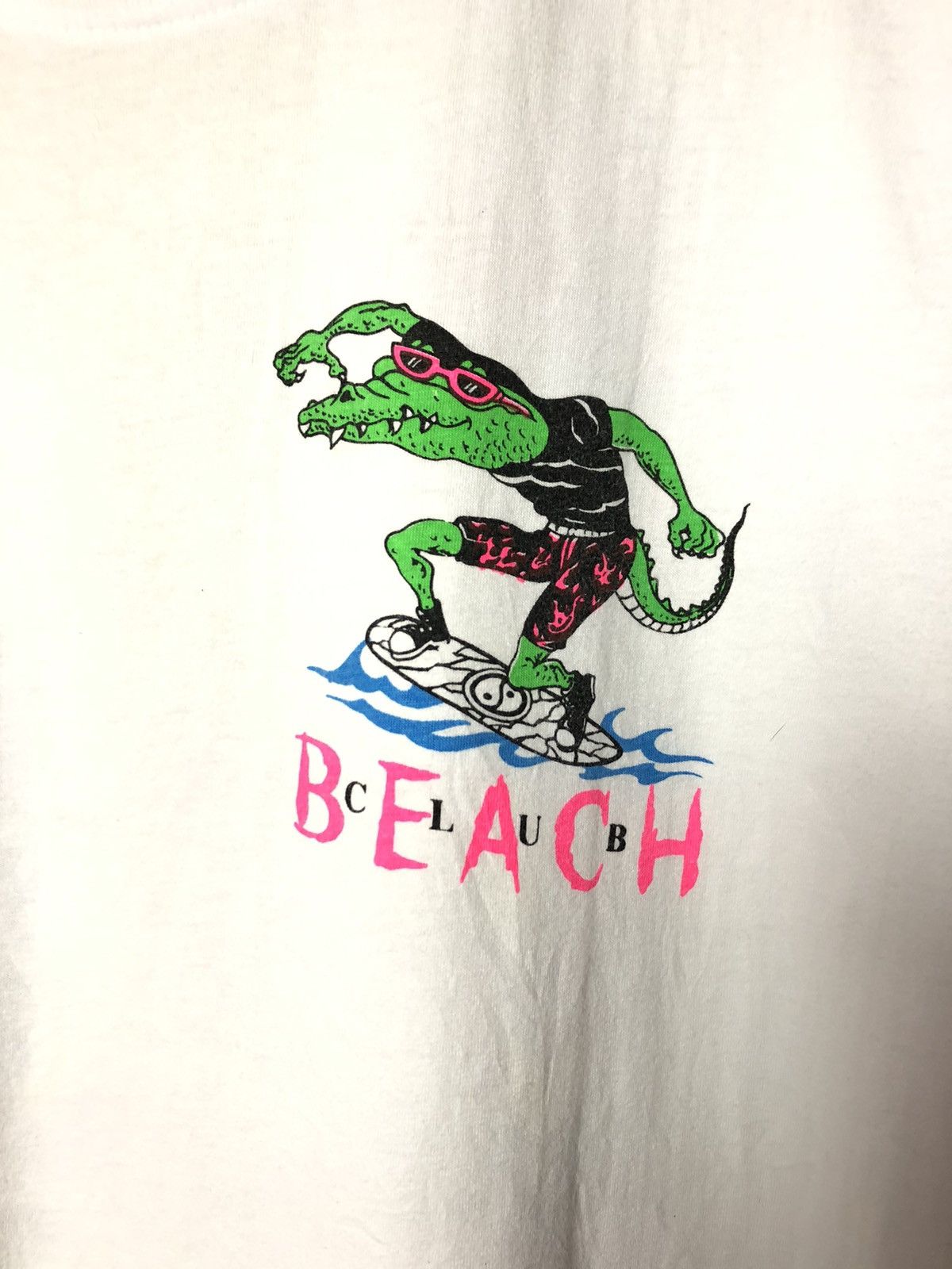 Life's a Beach Vintage beach club 🏝 t shirt nice design Size US L / EU 52-54 / 3 - 5 Thumbnail