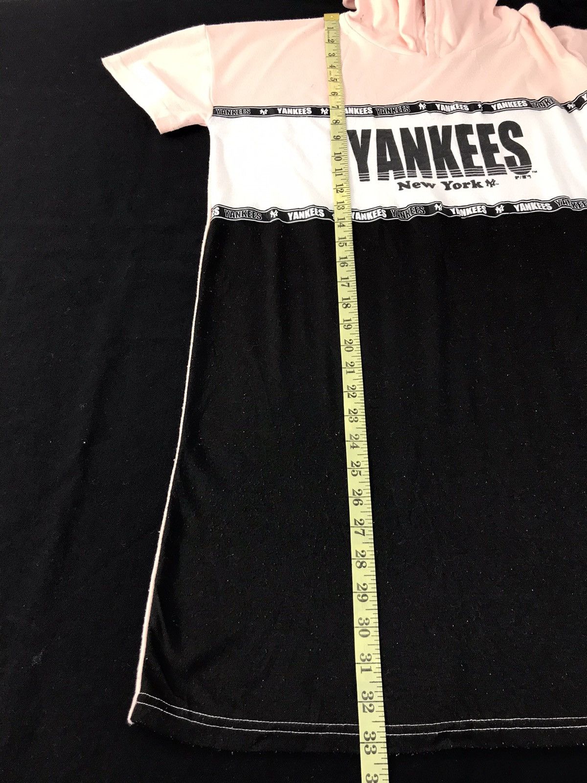 MLB × New York Yankees MLB New York Yankees Baseball Tee Spell Out Colour Block Size L / US 10 / IT 46 - 11 Thumbnail