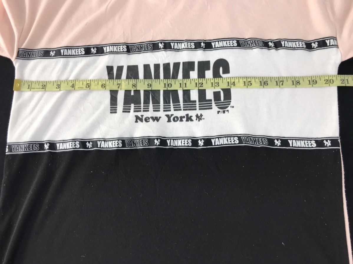 MLB × New York Yankees MLB New York Yankees Baseball Tee Spell Out Colour Block Size L / US 10 / IT 46 - 10 Thumbnail