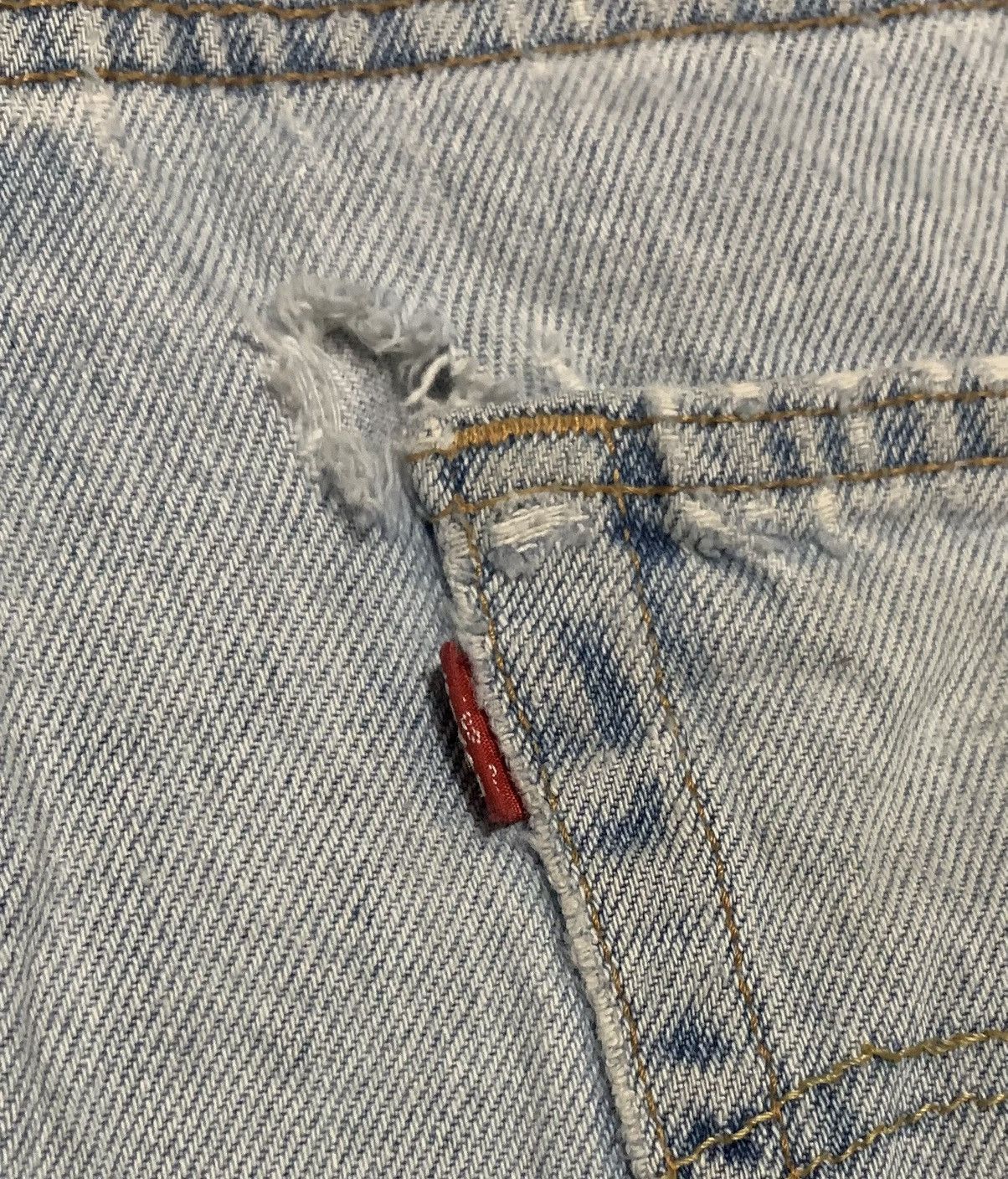 Levi's Vintage Levis 505 Regular Light Wash Jeans Distressed Size US 32 / EU 48 - 4 Thumbnail