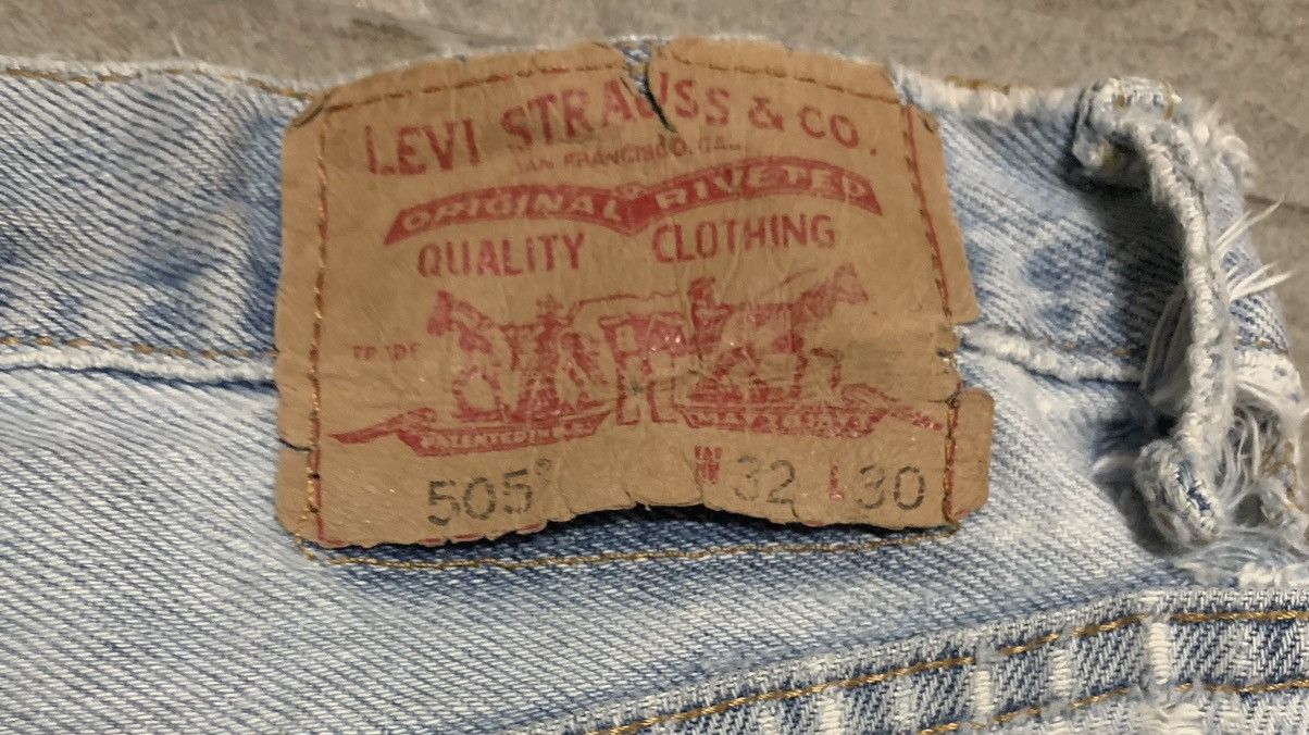 Levi's Vintage Levis 505 Regular Light Wash Jeans Distressed Size US 32 / EU 48 - 16 Thumbnail