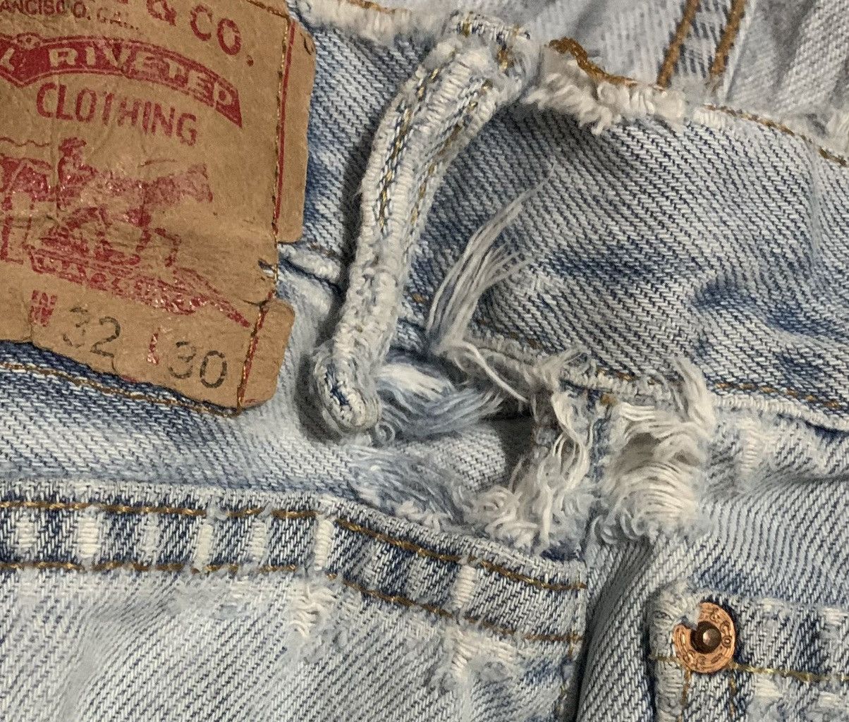 Levi's Vintage Levis 505 Regular Light Wash Jeans Distressed Size US 32 / EU 48 - 10 Thumbnail