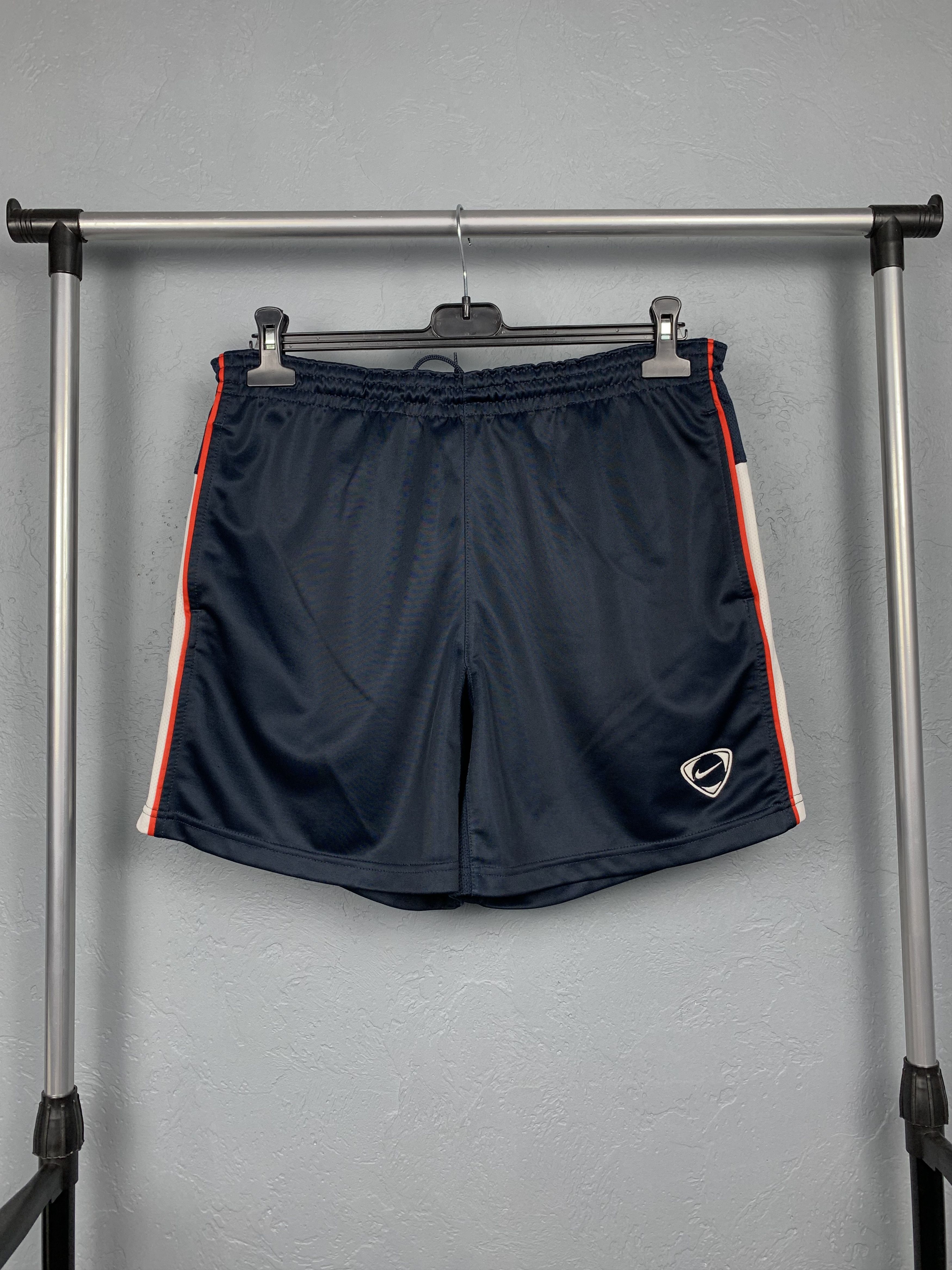 Nike Nike 90s Vintage Mens Shorts Size US 30 / EU 46 - 1 Thumbnail