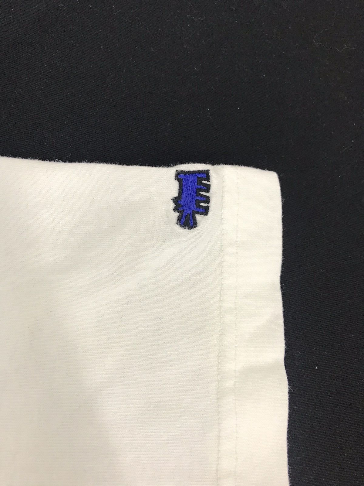 Designer Keith Haring Pocket Tee Best Buddies Minimalist Art Size US L / EU 52-54 / 3 - 7 Thumbnail