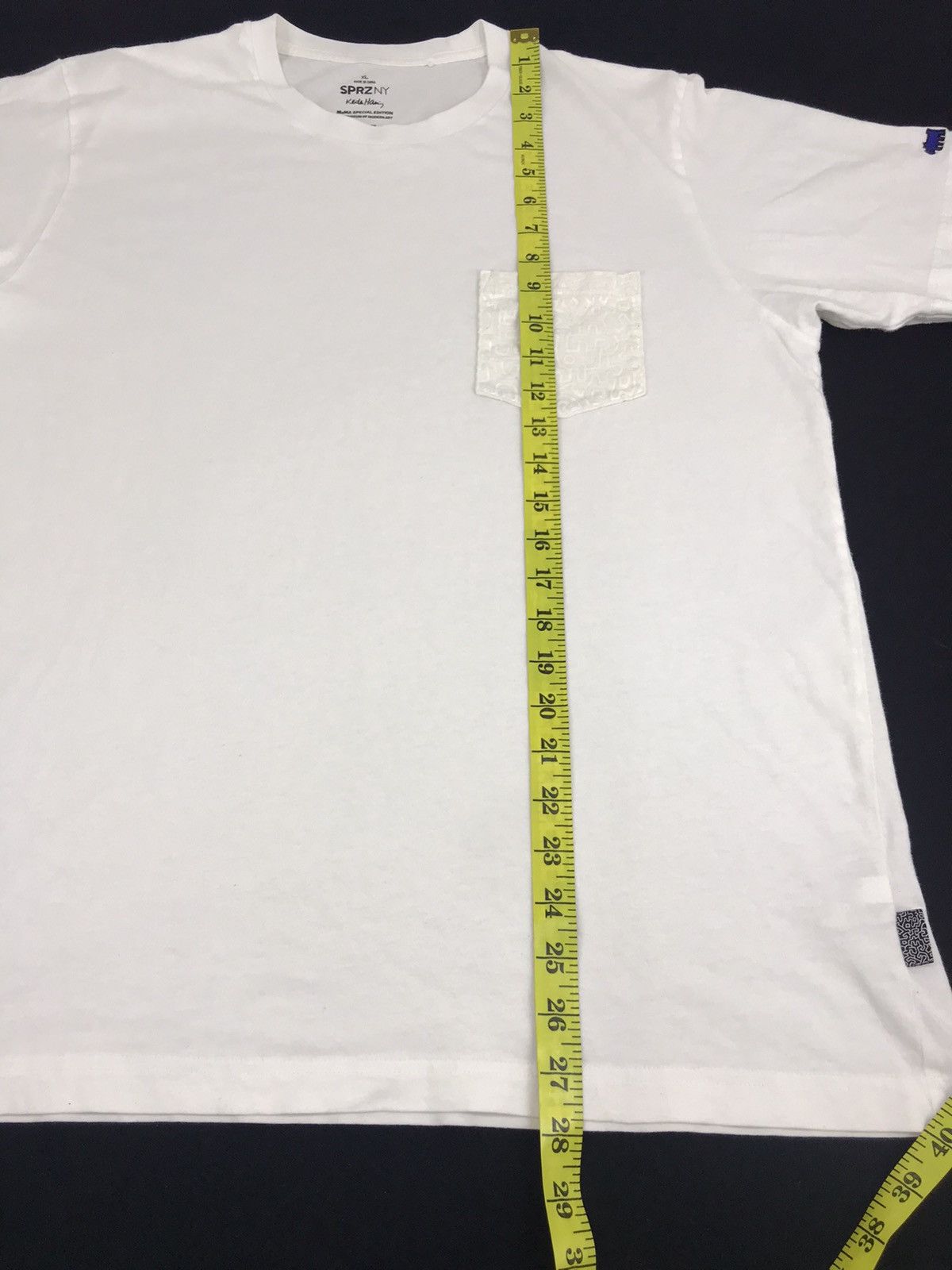 Designer Keith Haring Pocket Tee Best Buddies Minimalist Art Size US L / EU 52-54 / 3 - 9 Thumbnail