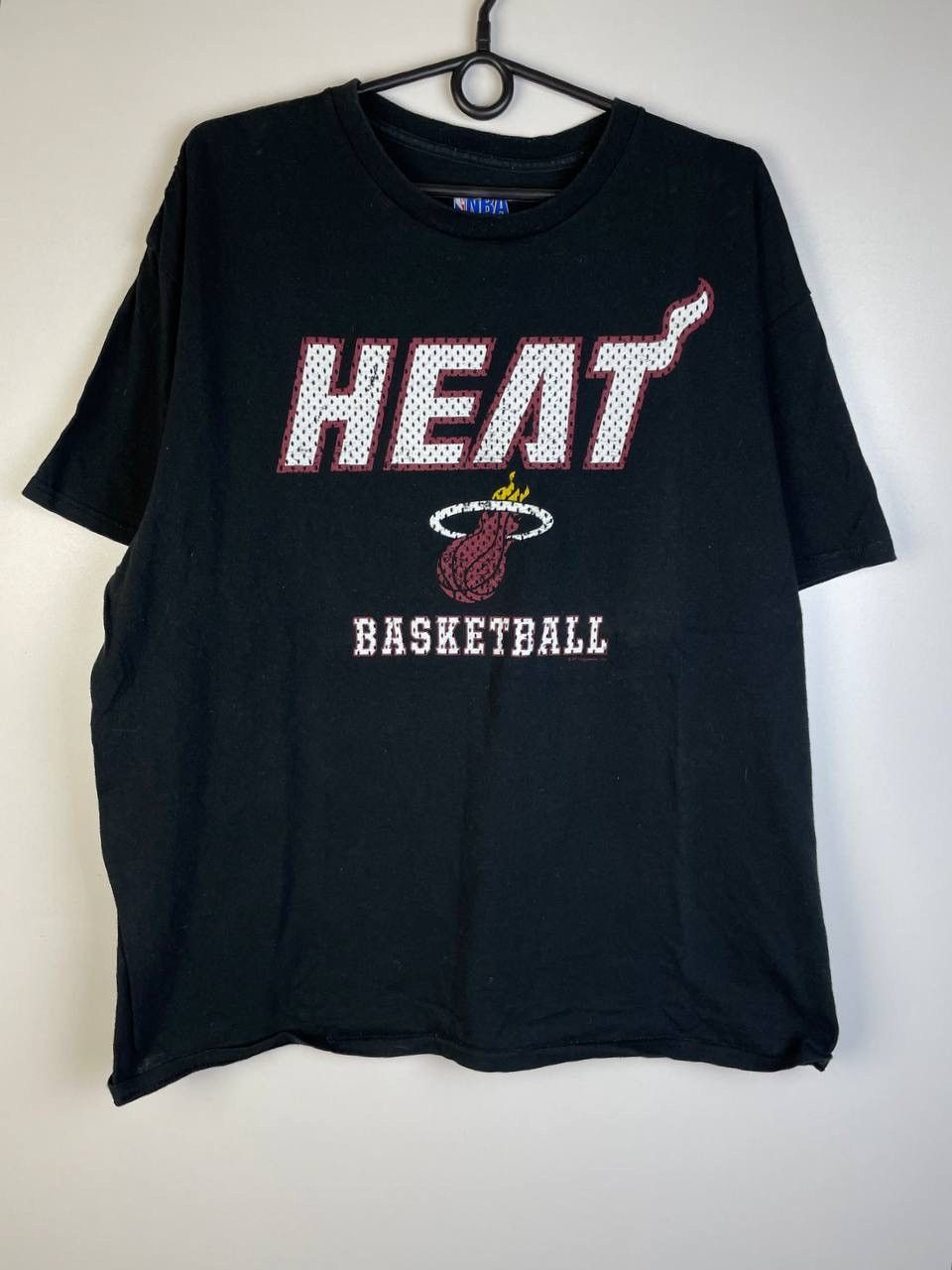 Vintage Miami Heat vintage t-shirt size XL Size US XL / EU 56 / 4 - 1 Thumbnail