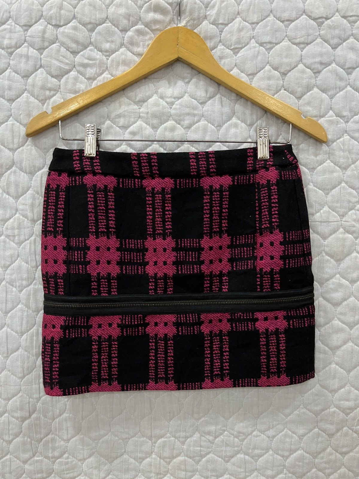 Designer × Versace × Versus Versace (Gggg). VERSUS VERSACE HYPE MINI SKIRTS Size 27" / US 4 / IT 40 - 4 Thumbnail