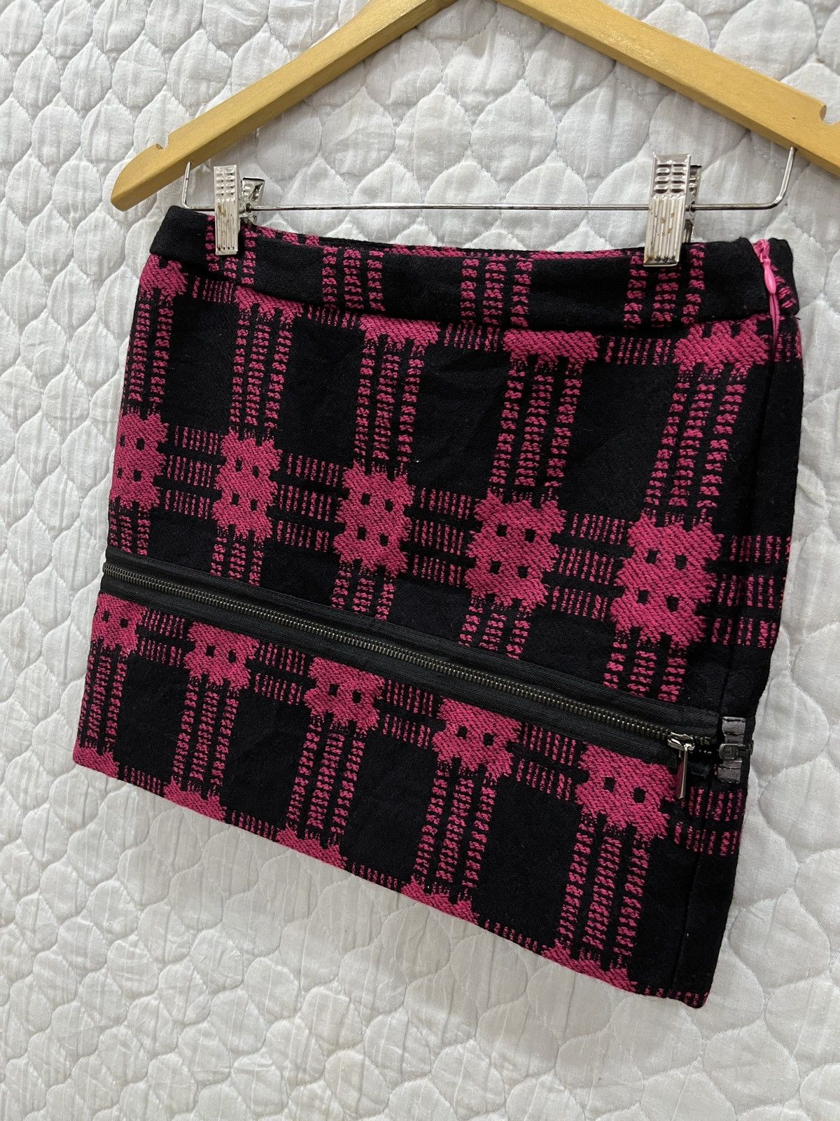 Designer × Versace × Versus Versace (Gggg). VERSUS VERSACE HYPE MINI SKIRTS Size 27" / US 4 / IT 40 - 2 Thumbnail