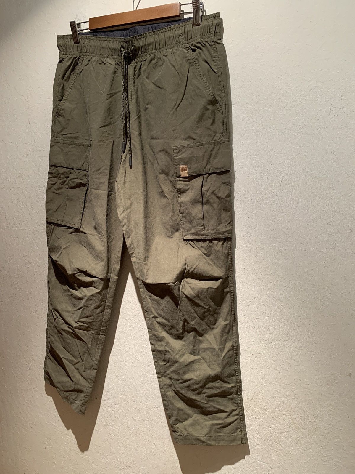 RARE* New UGG RTW Cargo Pants Medium