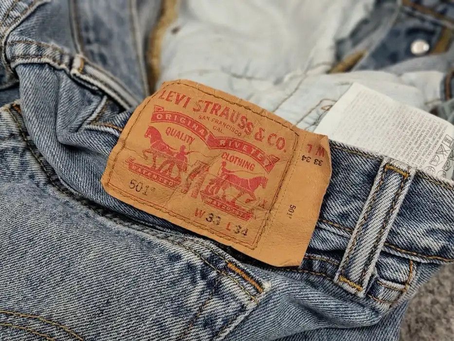 Levi's Vintage Levis 501 mens classic USA wash Denim Jeans Size US 33 - 8 Thumbnail