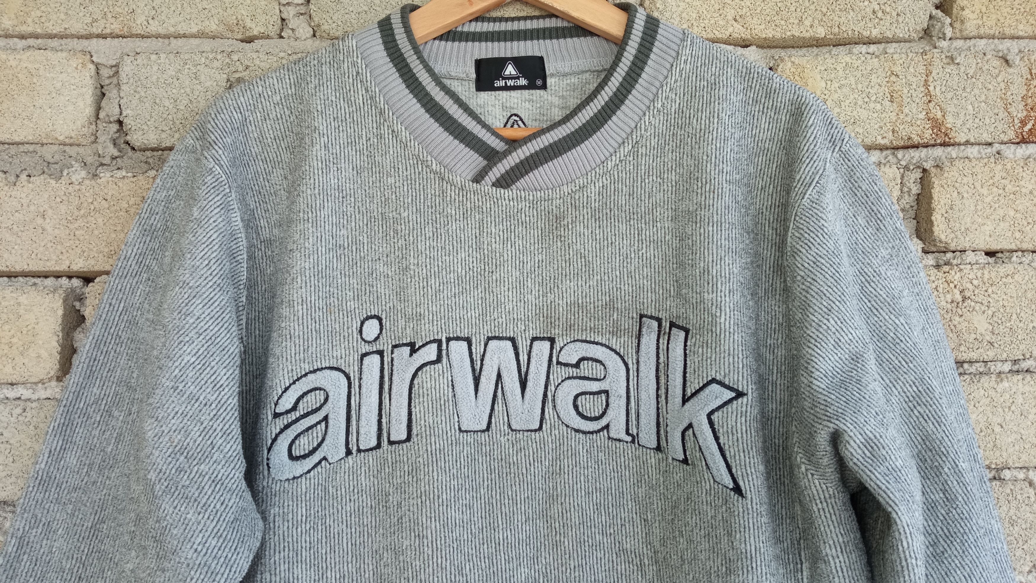 Airwalk × Japanese Brand × Vintage 🔥🔥Airwalk Spell Out Logo Sweatshirt Size US M / EU 48-50 / 2 - 6 Thumbnail