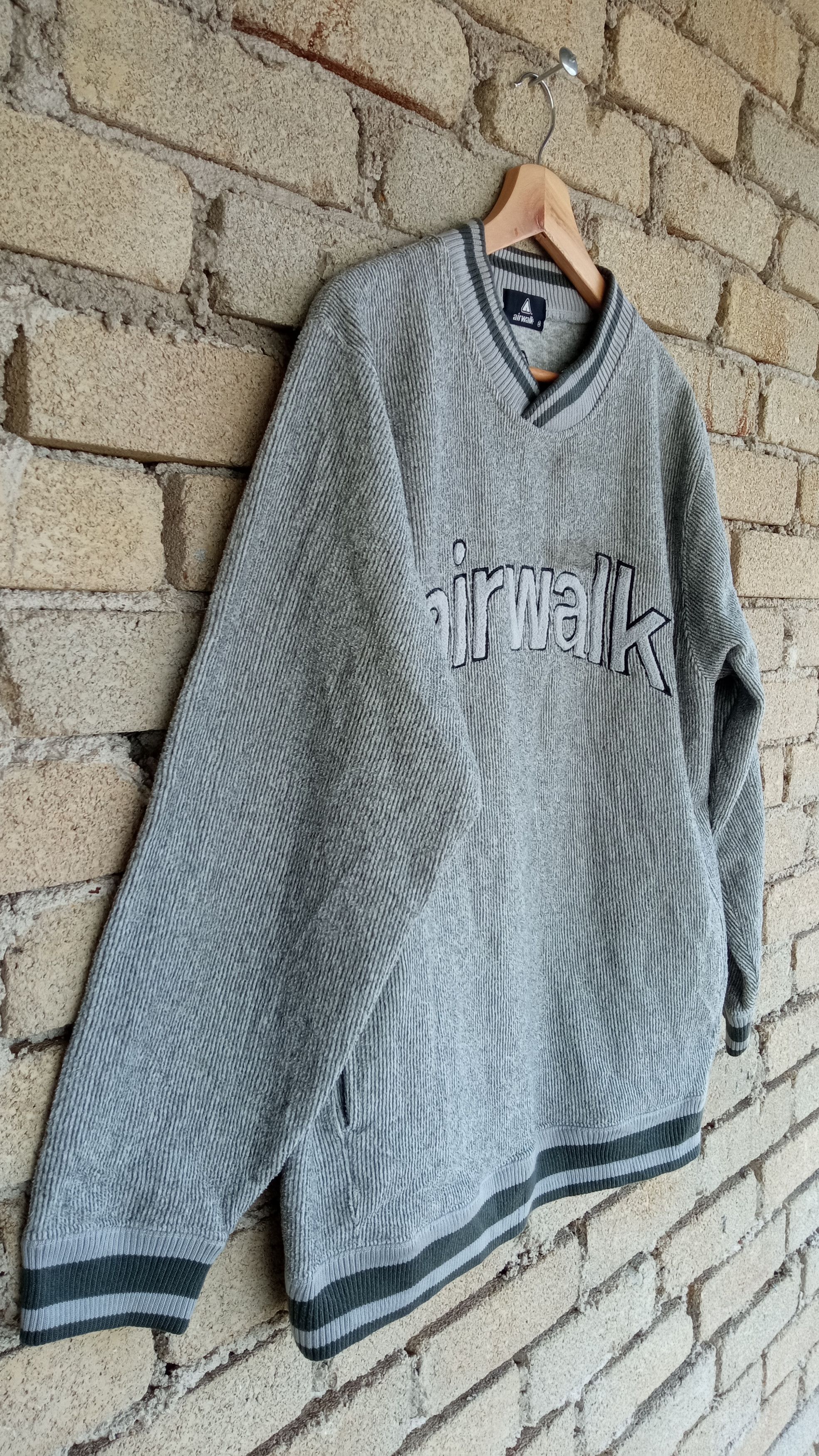 Airwalk × Japanese Brand × Vintage 🔥🔥Airwalk Spell Out Logo Sweatshirt Size US M / EU 48-50 / 2 - 4 Thumbnail
