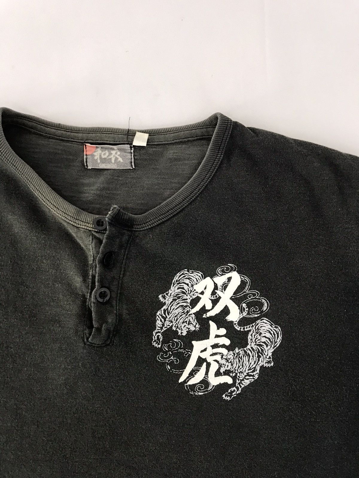 Japanese Brand Suka Art Big Tiger Art Design Style Tee Modern Classic Size US M / EU 48-50 / 2 - 3 Thumbnail