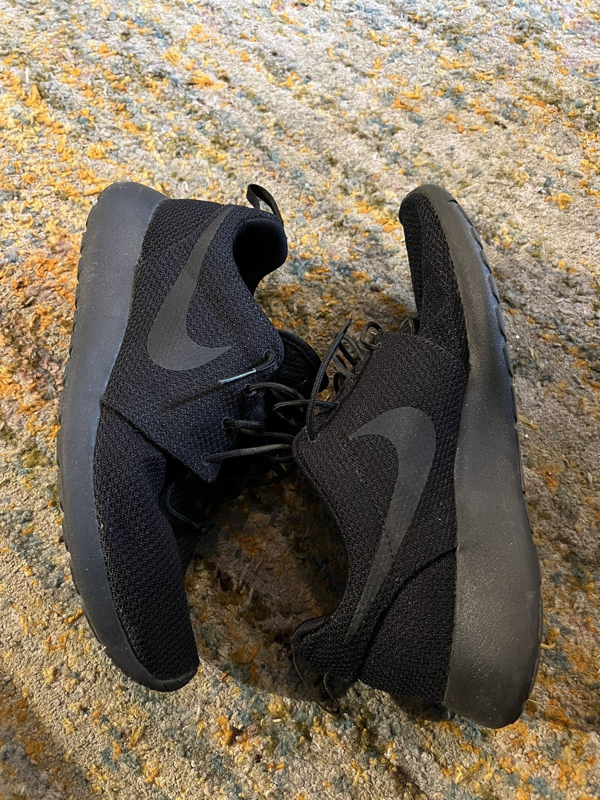 triple black roshe