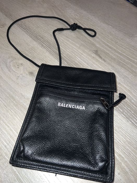 Balenciaga Balenciaga Leather Explorer Small Pouch Bag In Black Size ONE SIZE - 1 Preview