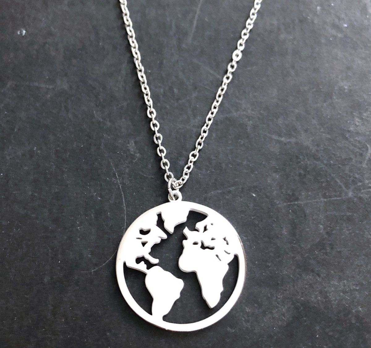 Jewelry × Vintage Silver World Map Pendant Necklace Size ONE SIZE - 1 Thumbnail