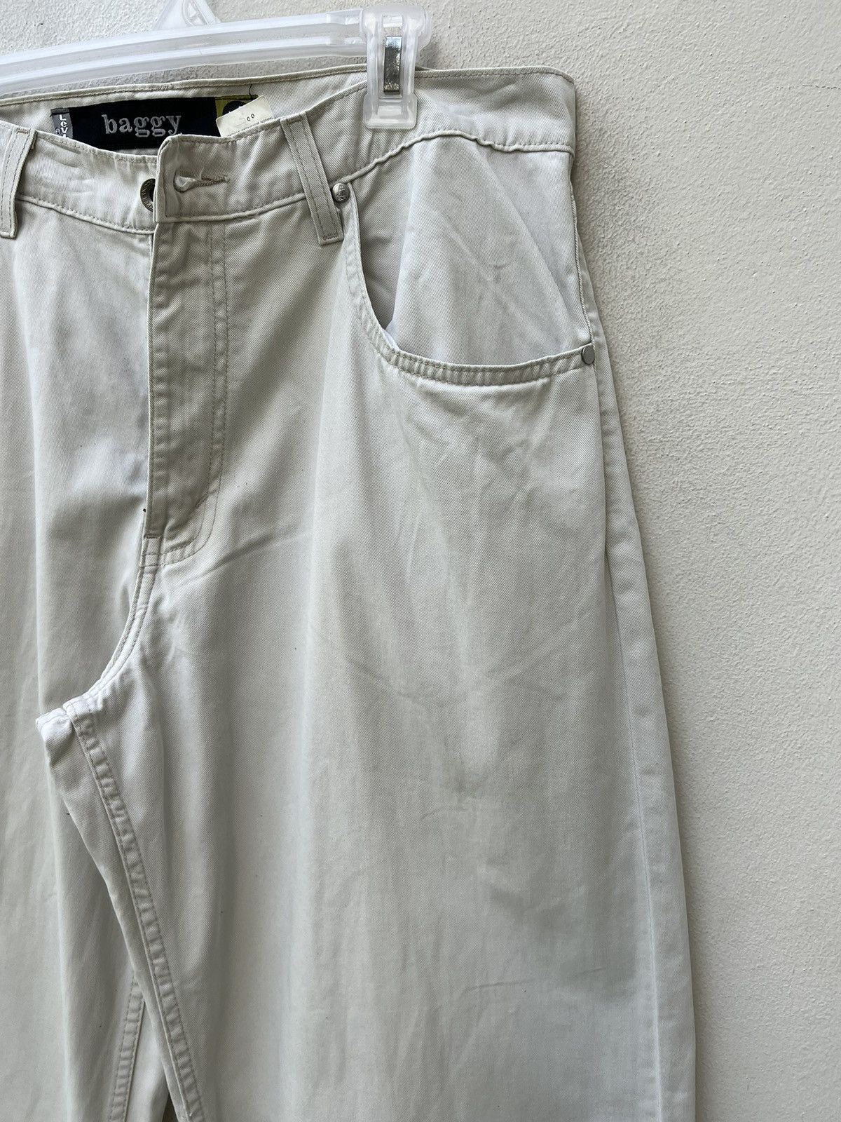 Levi's × Vintage Vintage 1998 Levi’s Silvertab White Baggy Chinos Trouser Size US 34 / EU 50 - 10 Thumbnail