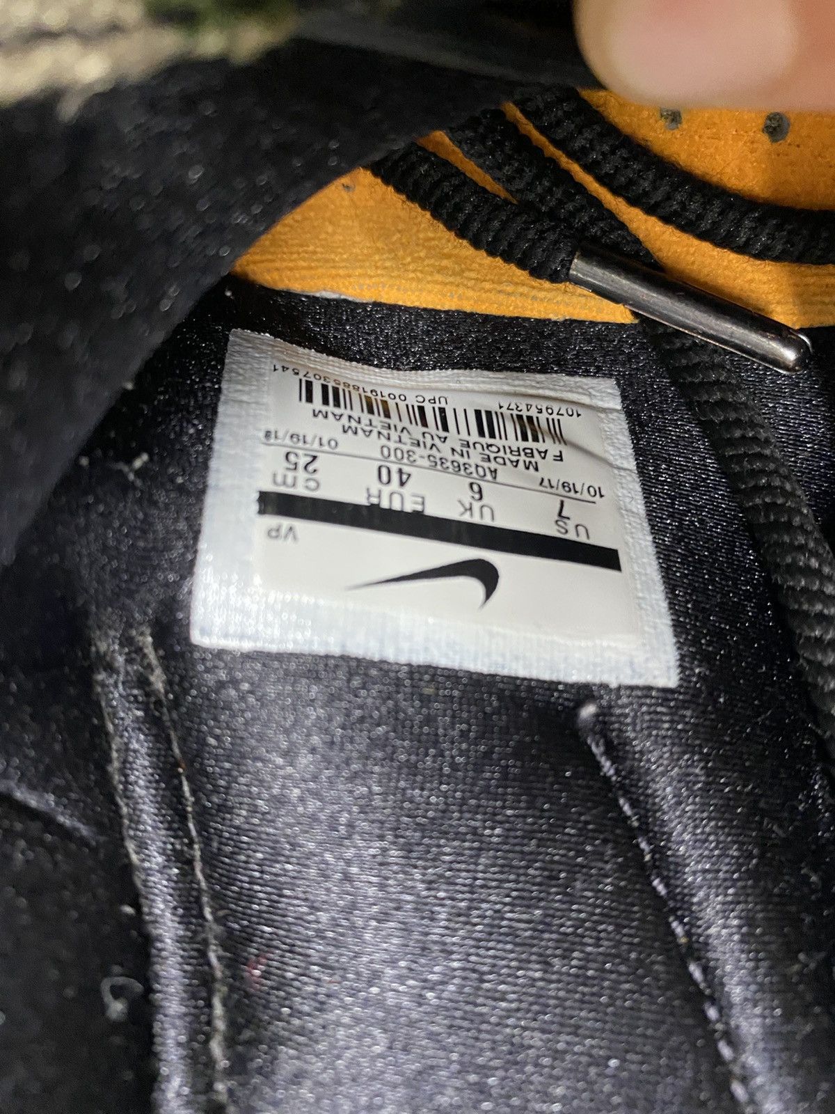 Nike × Undefeated Zoom Kobe 1 proto Undefeated Size US 7 / EU 40 - 6 Thumbnail