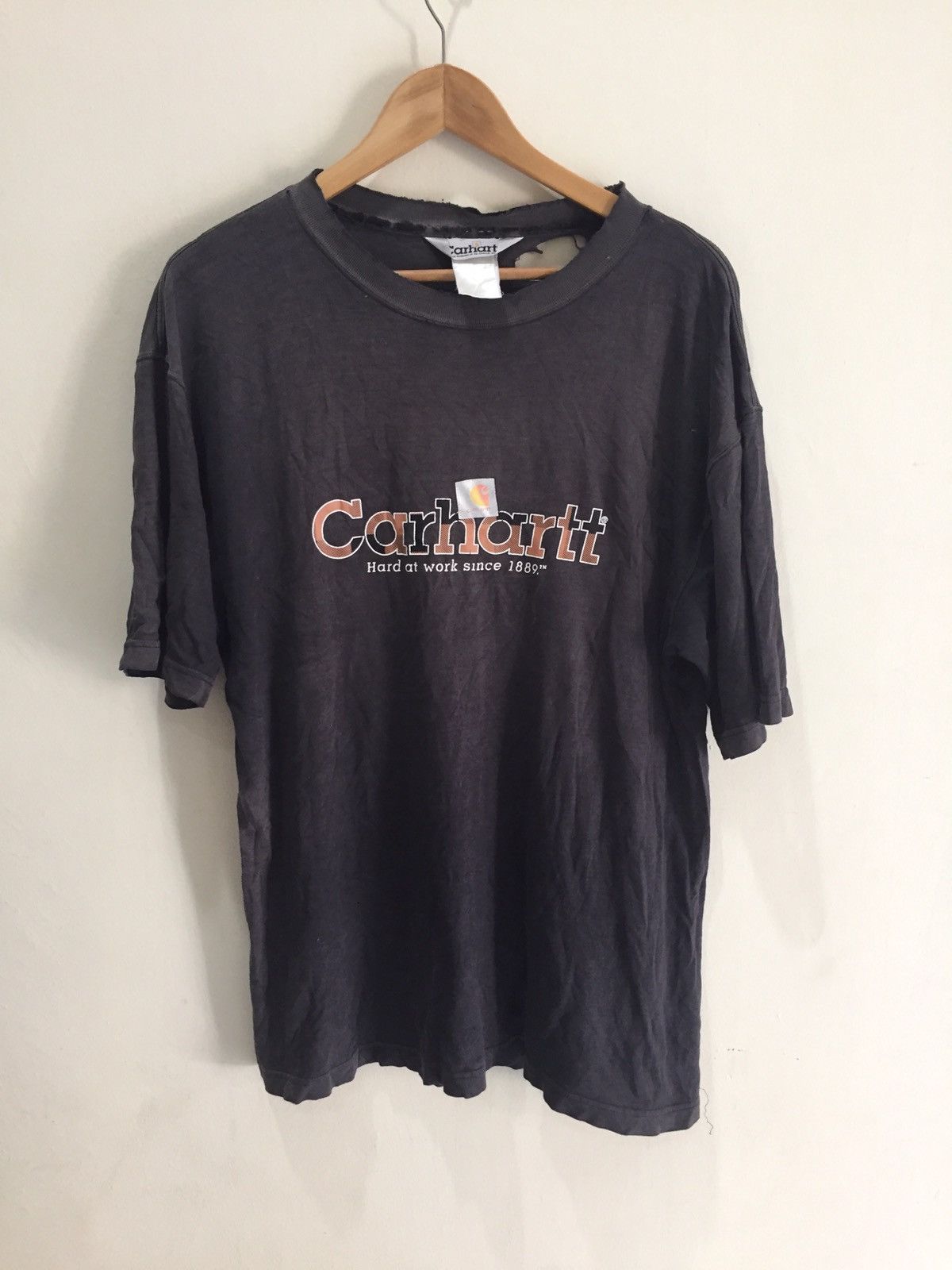 Carhartt Vintage Trashed Faded Distressed carhartt Tshirt Size US L / EU 52-54 / 3 - 1 Thumbnail