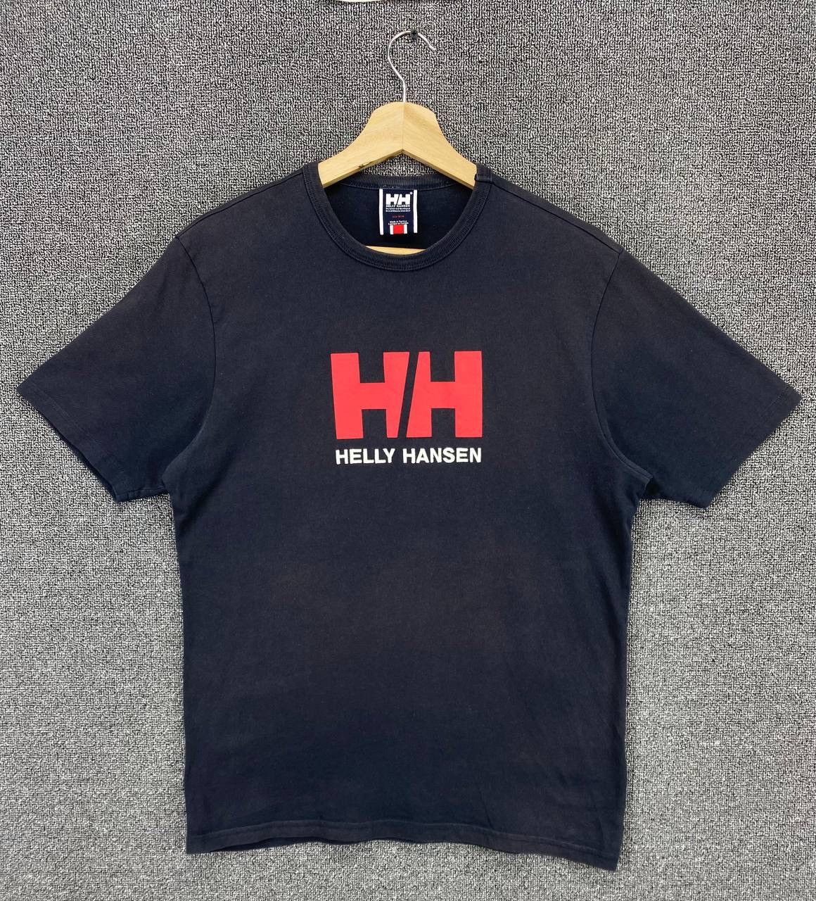 Helly Hansen Vintage Helly Hansen Big Logo Tees T Shirts Size US M / EU 48-50 / 2 - 1 Thumbnail