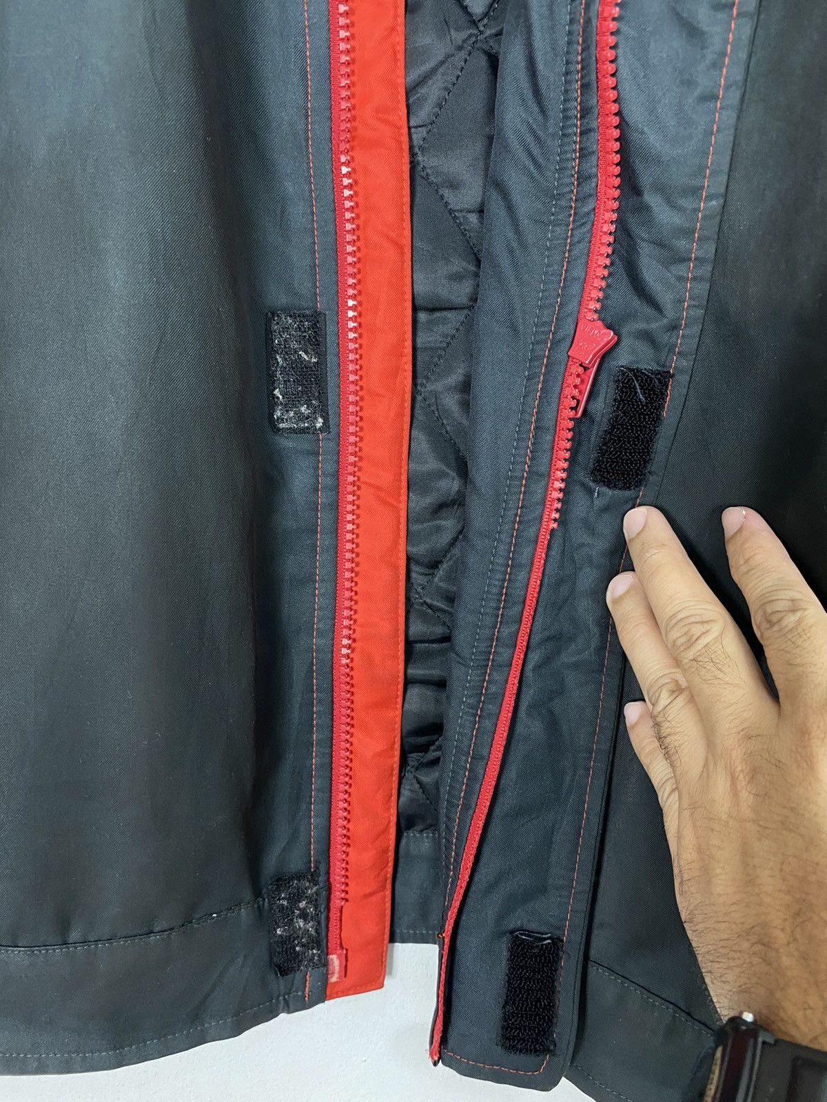 Ferrari Rare‼️ Vtg shell helix x ferrari THRASHED jacket motorsports Size US L / EU 52-54 / 3 - 8 Thumbnail