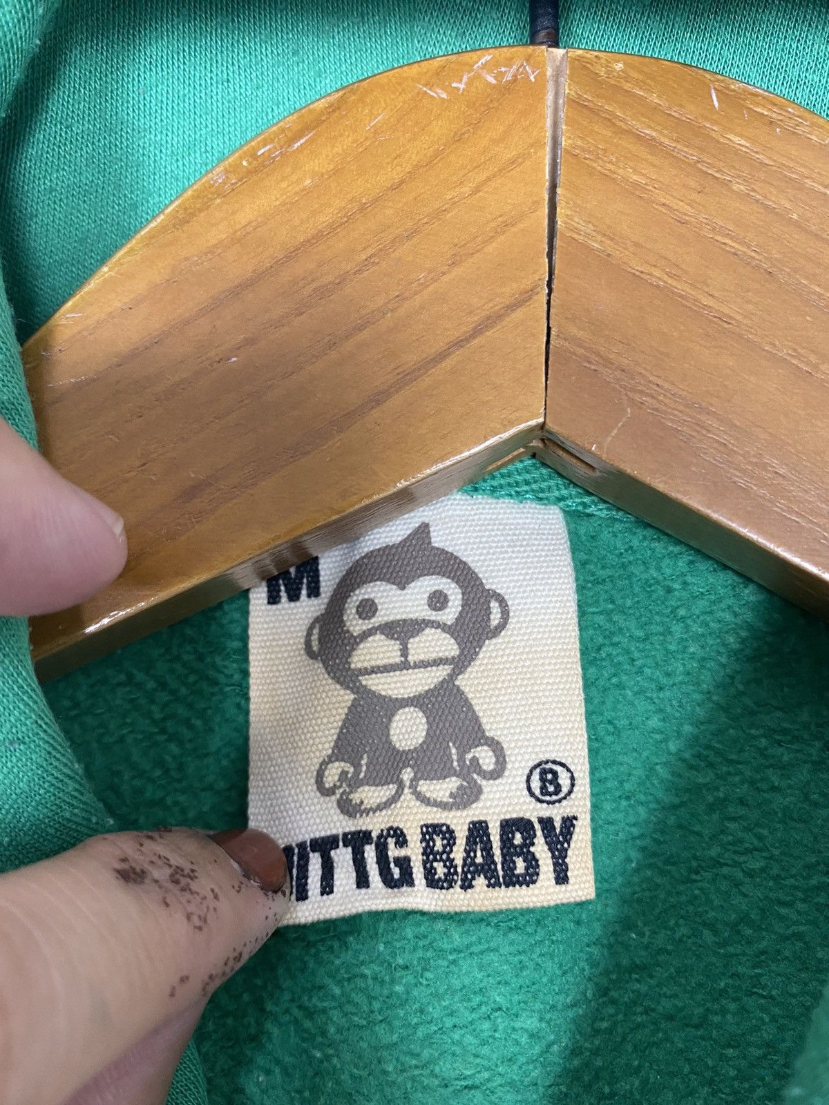 Japanese Brand Rare‼️ Uittg Baby Tour de Uittg Big Logo Hoodie Size US M / EU 48-50 / 2 - 4 Thumbnail