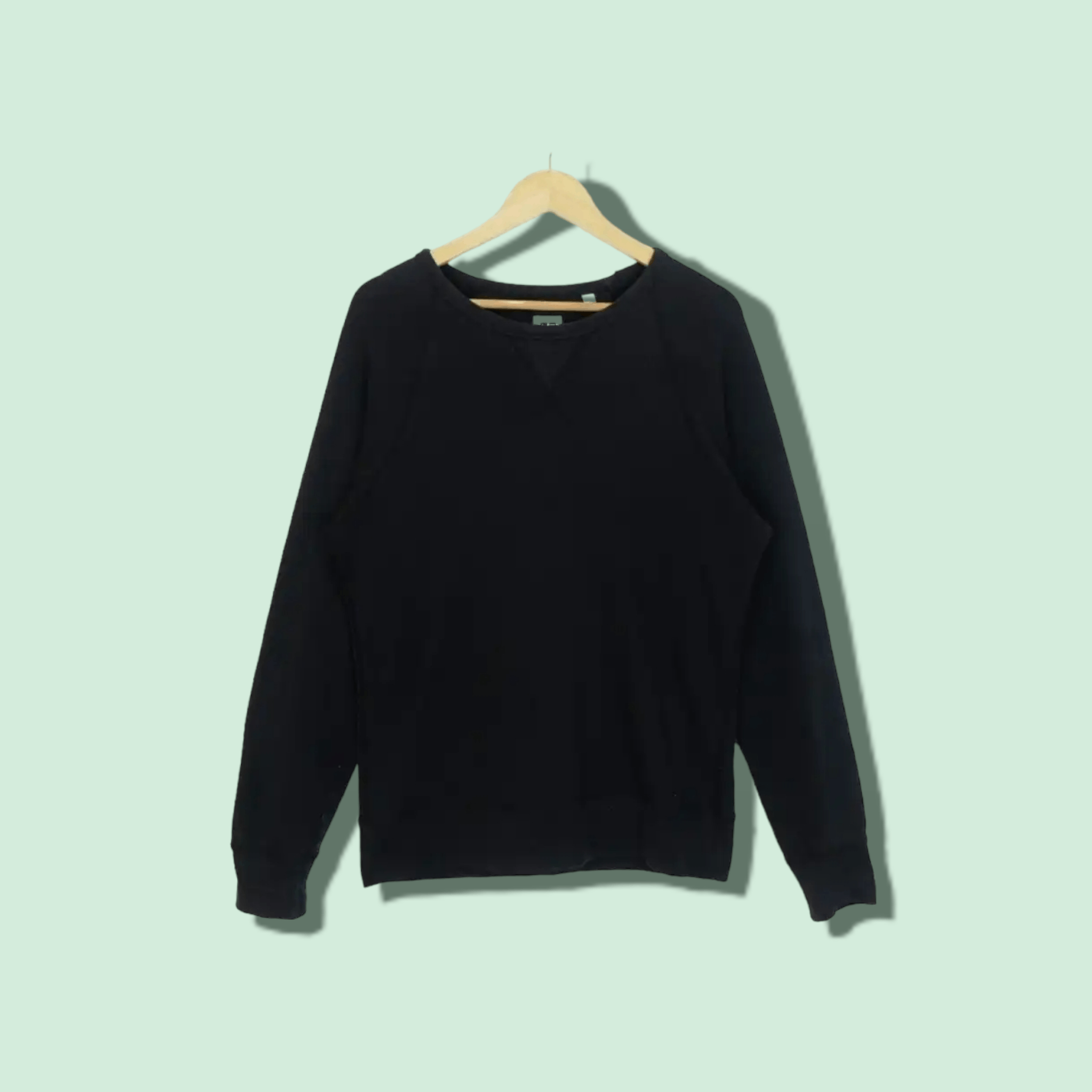 Uniqlo UNIQLO Black Plain Sweatshirts Jumper Pullover Sweater Size US L / EU 52-54 / 3 - 1 Thumbnail