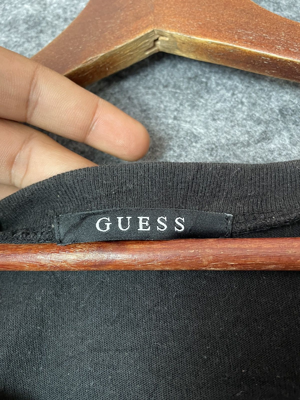 Guess GUESS V NECK TEE Size US XL / EU 56 / 4 - 6 Thumbnail