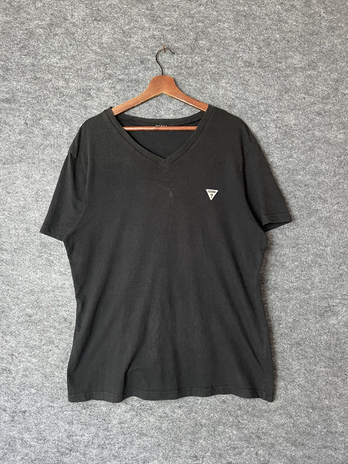 Guess GUESS V NECK TEE Size US XL / EU 56 / 4 - 1 Thumbnail