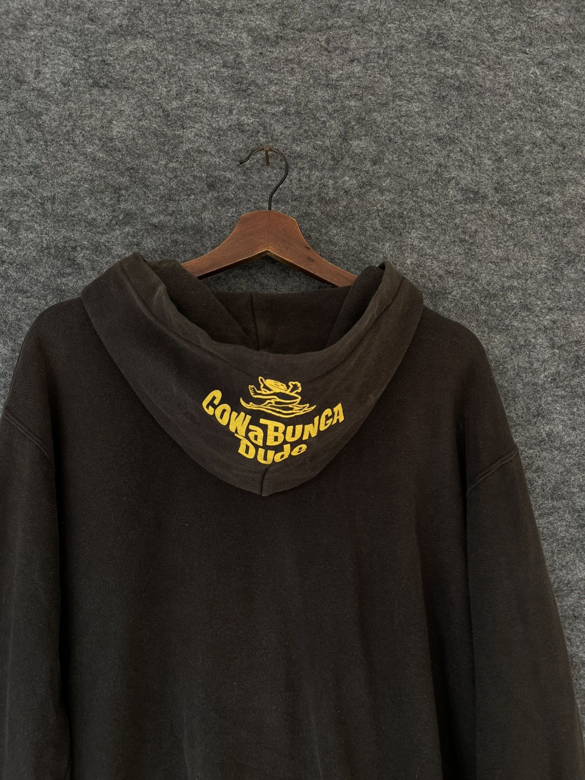 Japanese Brand × Vintage VINTAGE DISSTRESSED DAKOTA COWABUNGA DUDE HOODIE Size US L / EU 52-54 / 3 - 4 Thumbnail