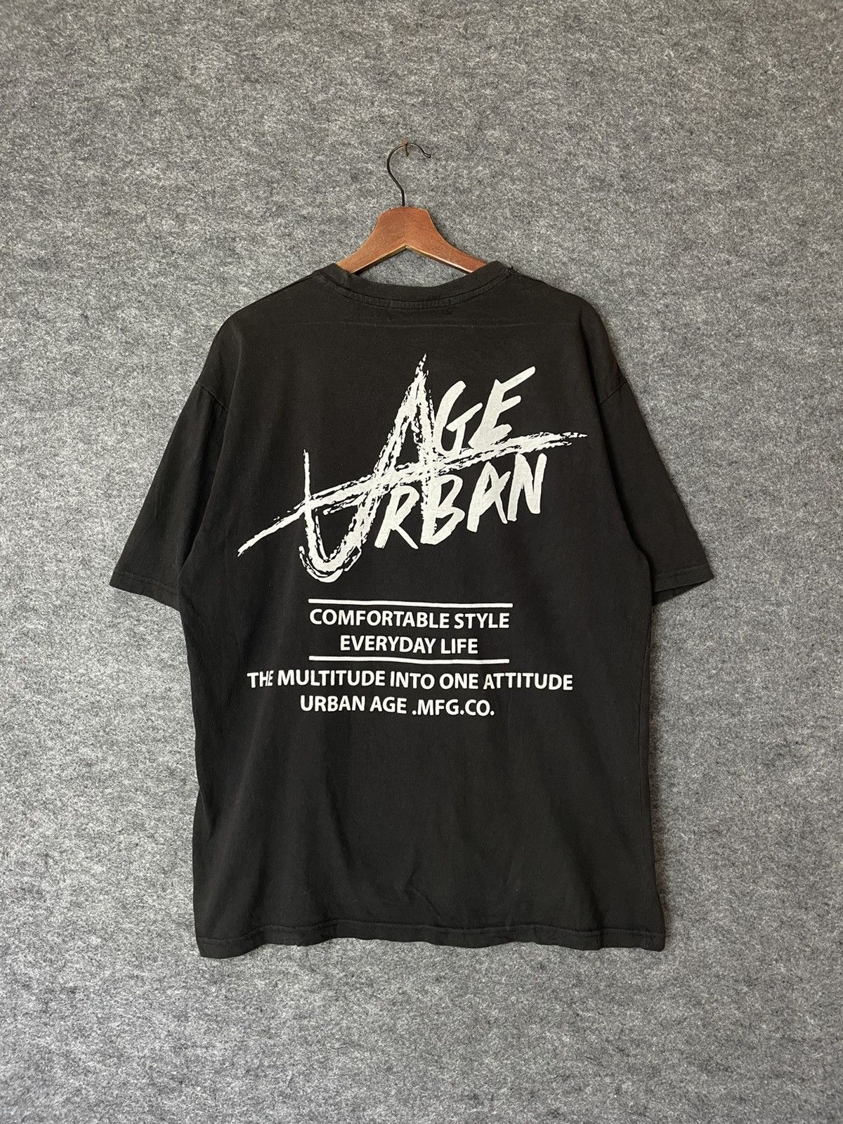 BACKHIT URBAN AGE TEE