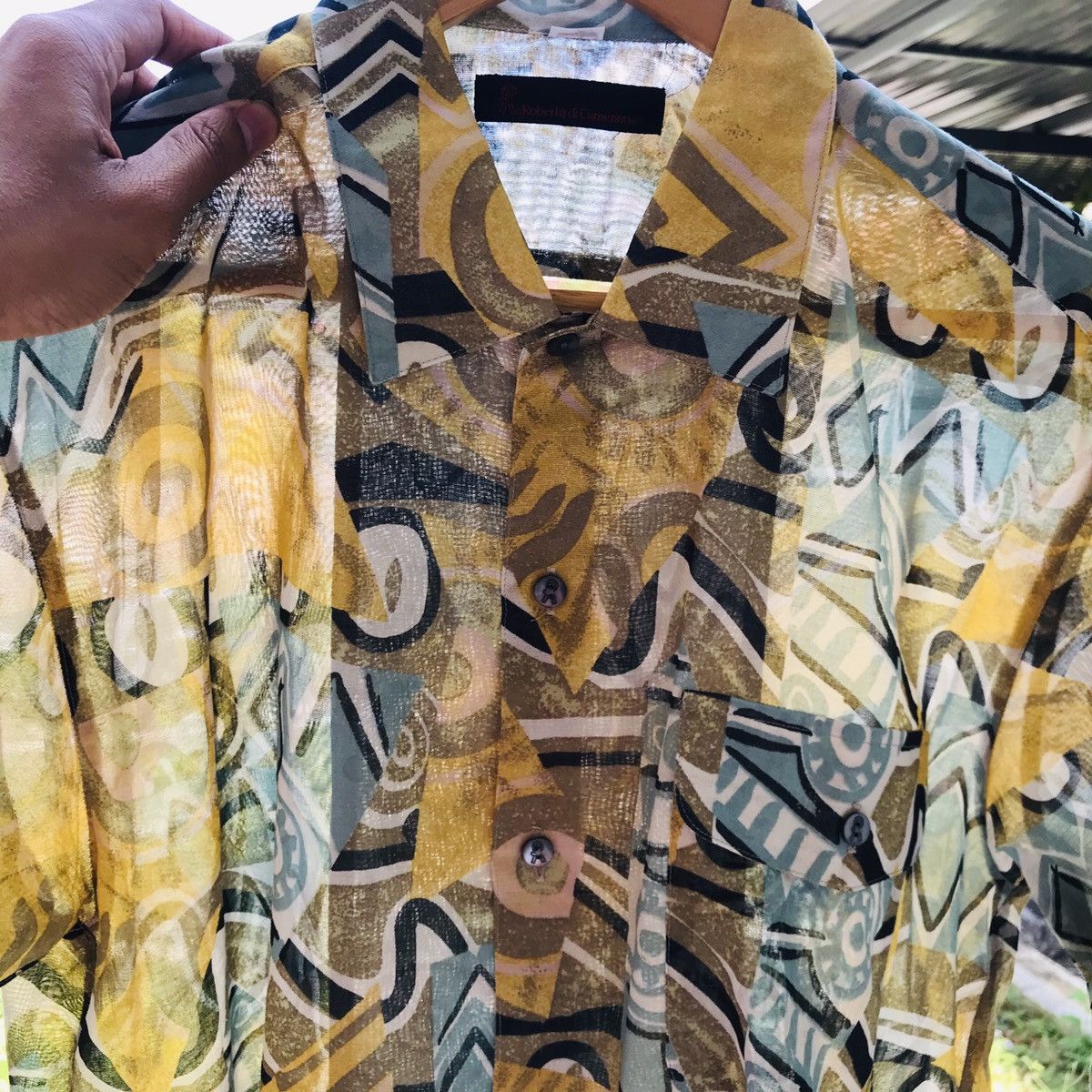 Roberta di Camerino RARE💥VTG Roberta di Camerino ART ABSTRACT PAPERTHIN HAWAII Size US L / EU 52-54 / 3 - 10 Thumbnail