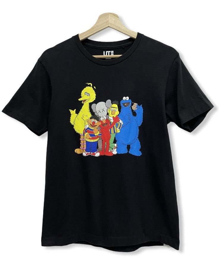 image of Kaws Sesame Street X Uniqlo Black T-Shirt, Men's (Size XS)