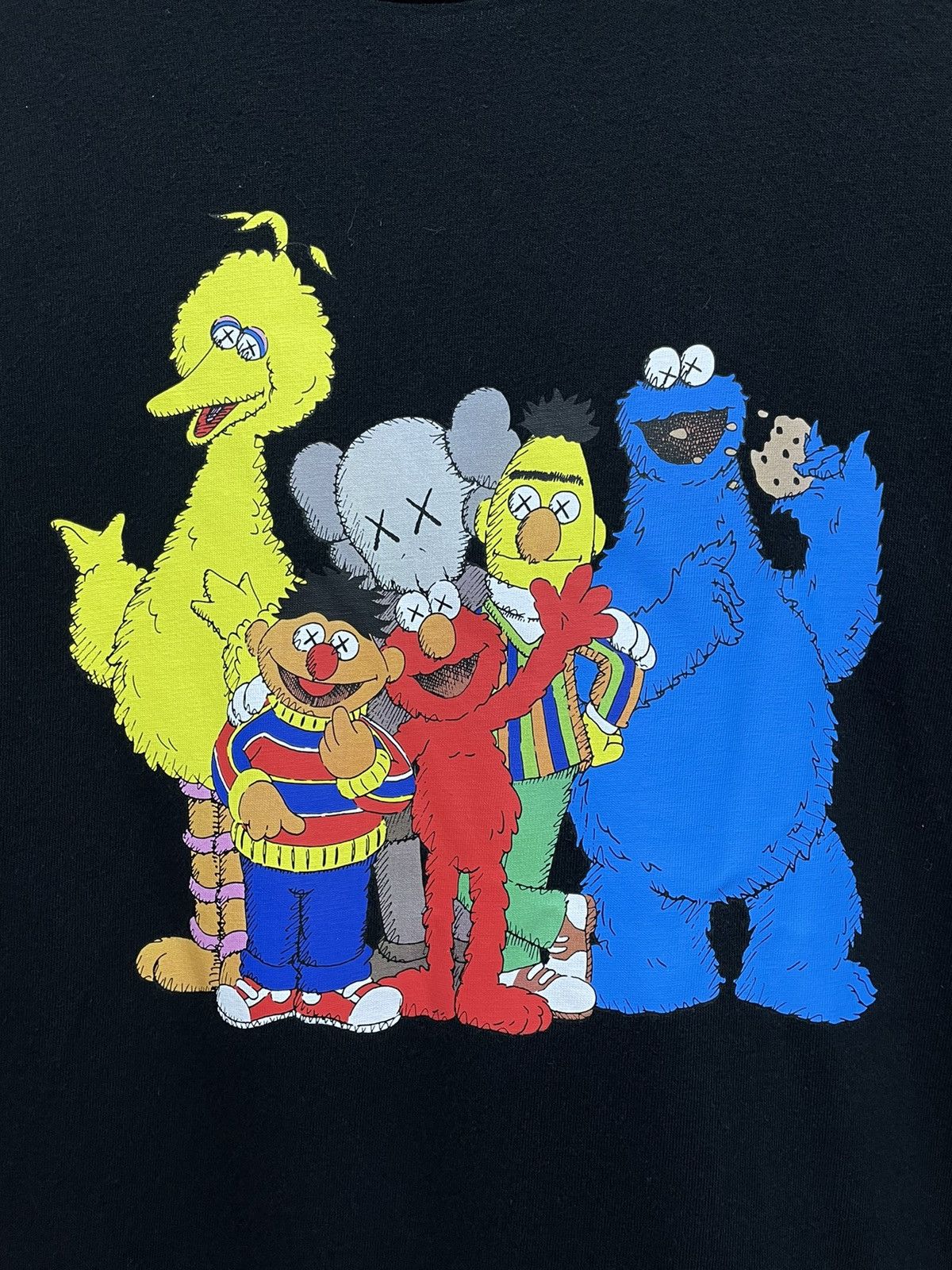 Kaws KAWS SESAME STREET x UNIQLO Black T-Shirt Size US XS / EU 42 / 0 - 2 Thumbnail