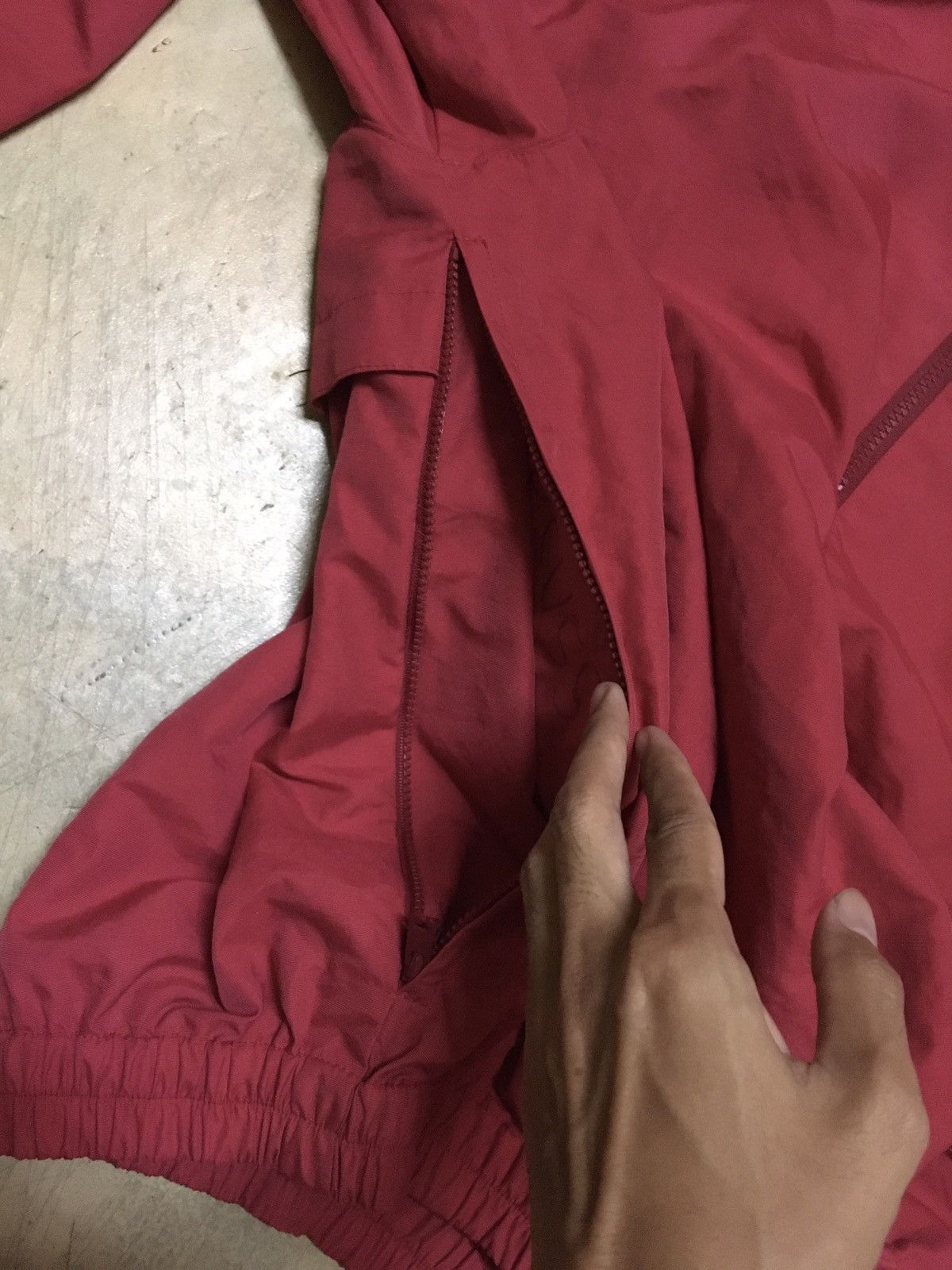 Japanese Brand Japanese Brand Red Wave Light Jacket Windbreaker Big Logo Size US M / EU 48-50 / 2 - 6 Thumbnail