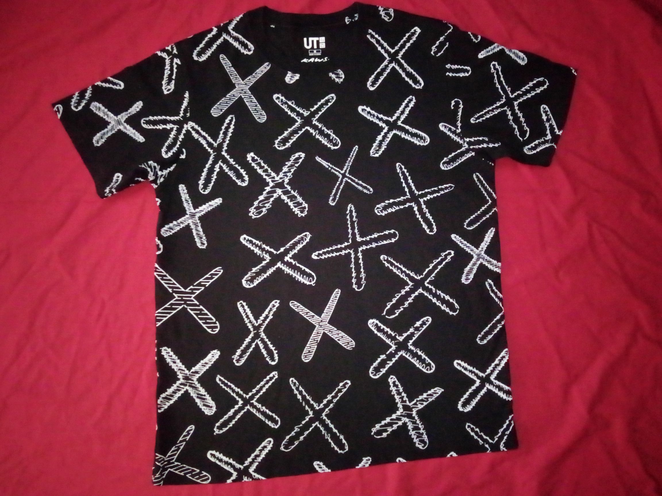 Kaws × Uniqlo 2016 Kaws AOP fullprint tshirt designer Size US S / EU 44-46 / 1 - 2 Thumbnail
