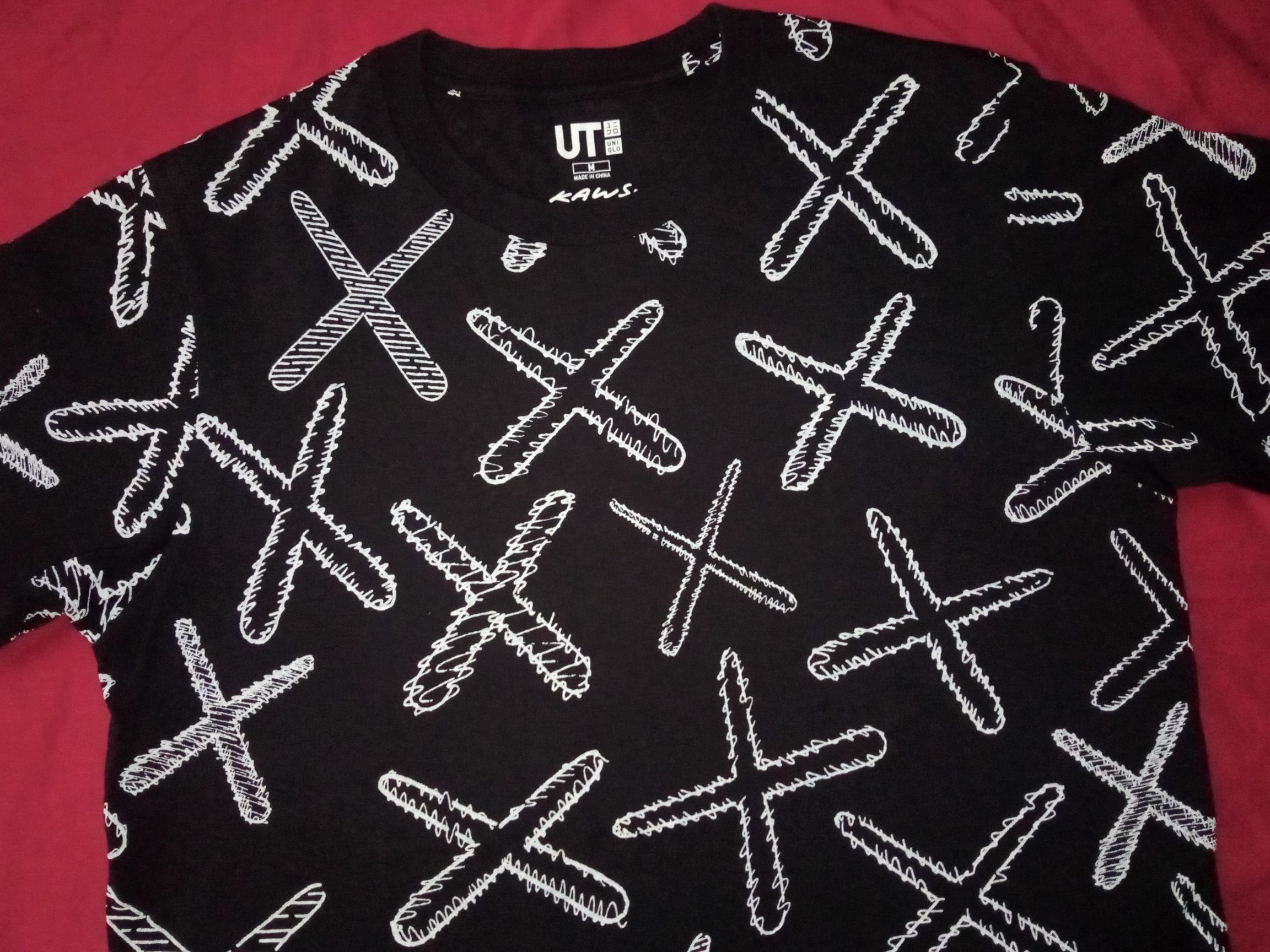 Kaws × Uniqlo 2016 Kaws AOP fullprint tshirt designer Size US S / EU 44-46 / 1 - 1 Thumbnail