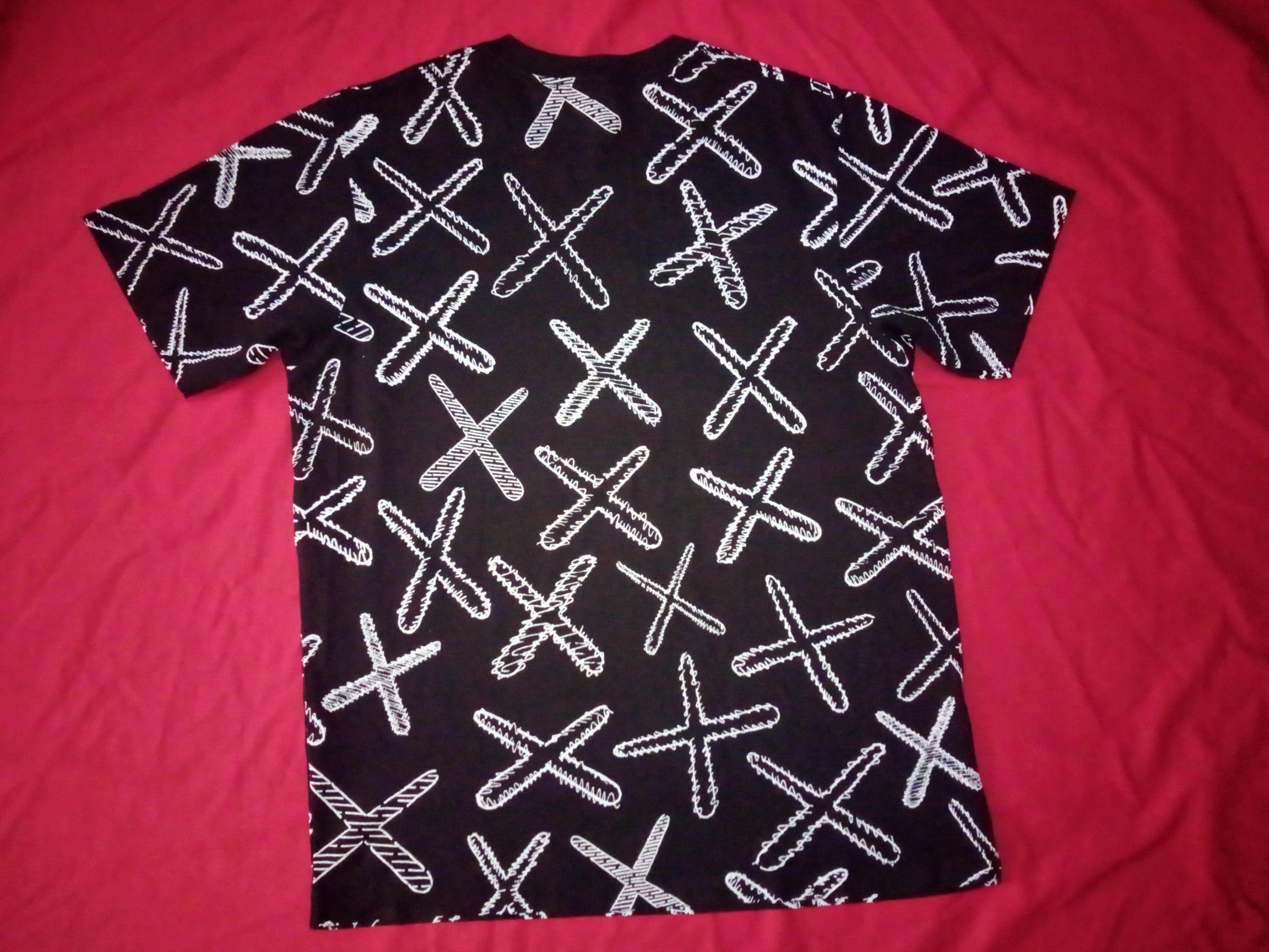 Kaws × Uniqlo 2016 Kaws AOP fullprint tshirt designer Size US S / EU 44-46 / 1 - 3 Thumbnail