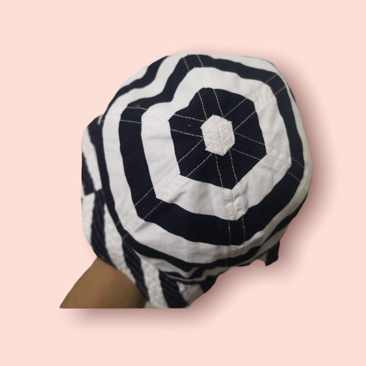 JW Anderson × Japanese Brand × Uniqlo UNIQLO X J. W. ANDERSON - REVERSIBLE 6 PANELS BUCKET HAT Size ONE SIZE - 5 Thumbnail